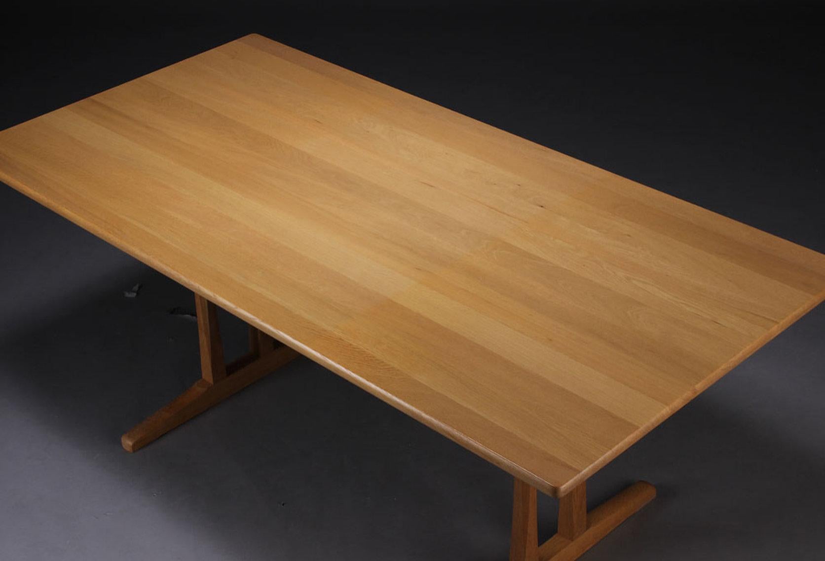 1960s Borge Mogensen Fully Restored Shaker Dining Table in Oak by FDB Mobler

The 