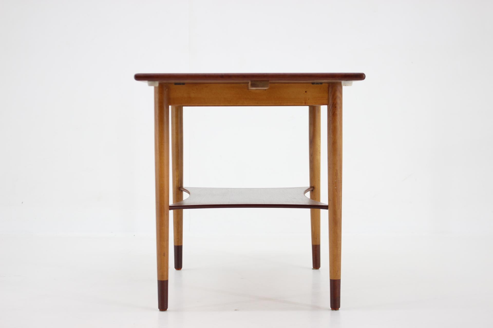 Danish 1960s Borge Mogensen Teak and Oak Coffee Table for Soborg Mobelfabric, Denmark For Sale