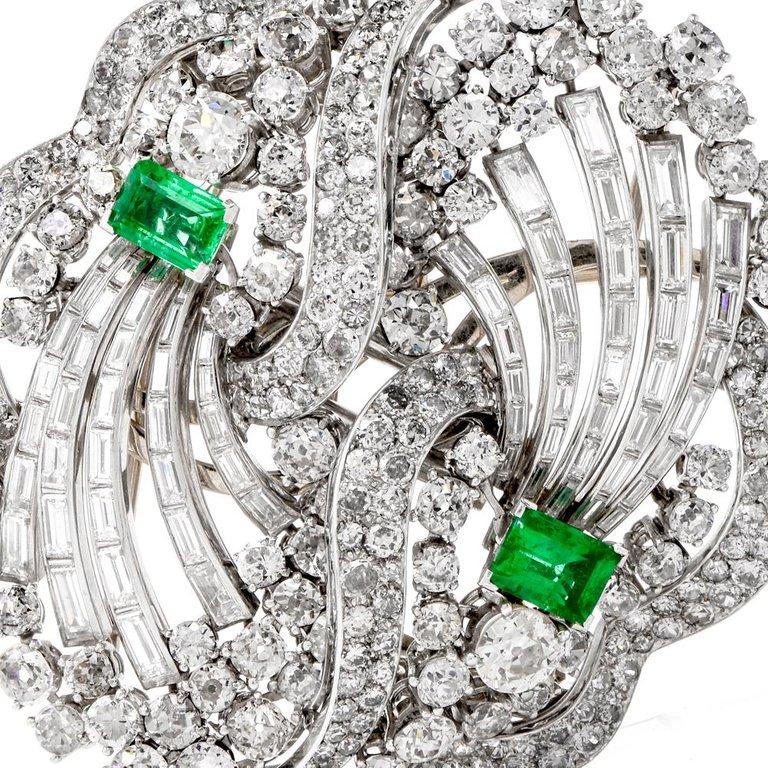Art Déco 1960 Boucheron Paris Smeraldo Diamante Platino Doppia Spilla Clip in vendita