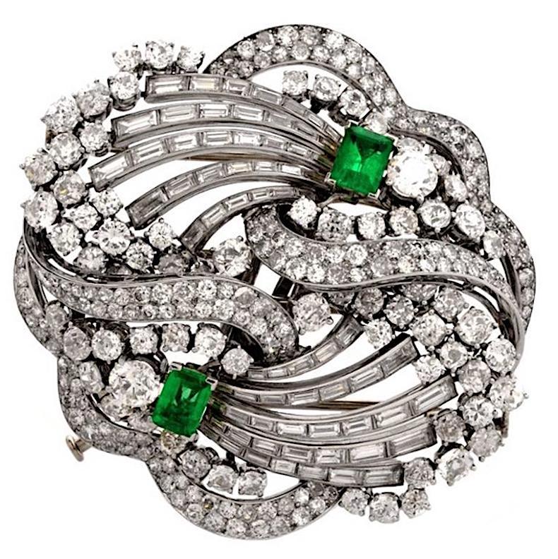 1960s Boucheron Paris Emerald Diamond Platinum Double Clip Brooch Pin For Sale