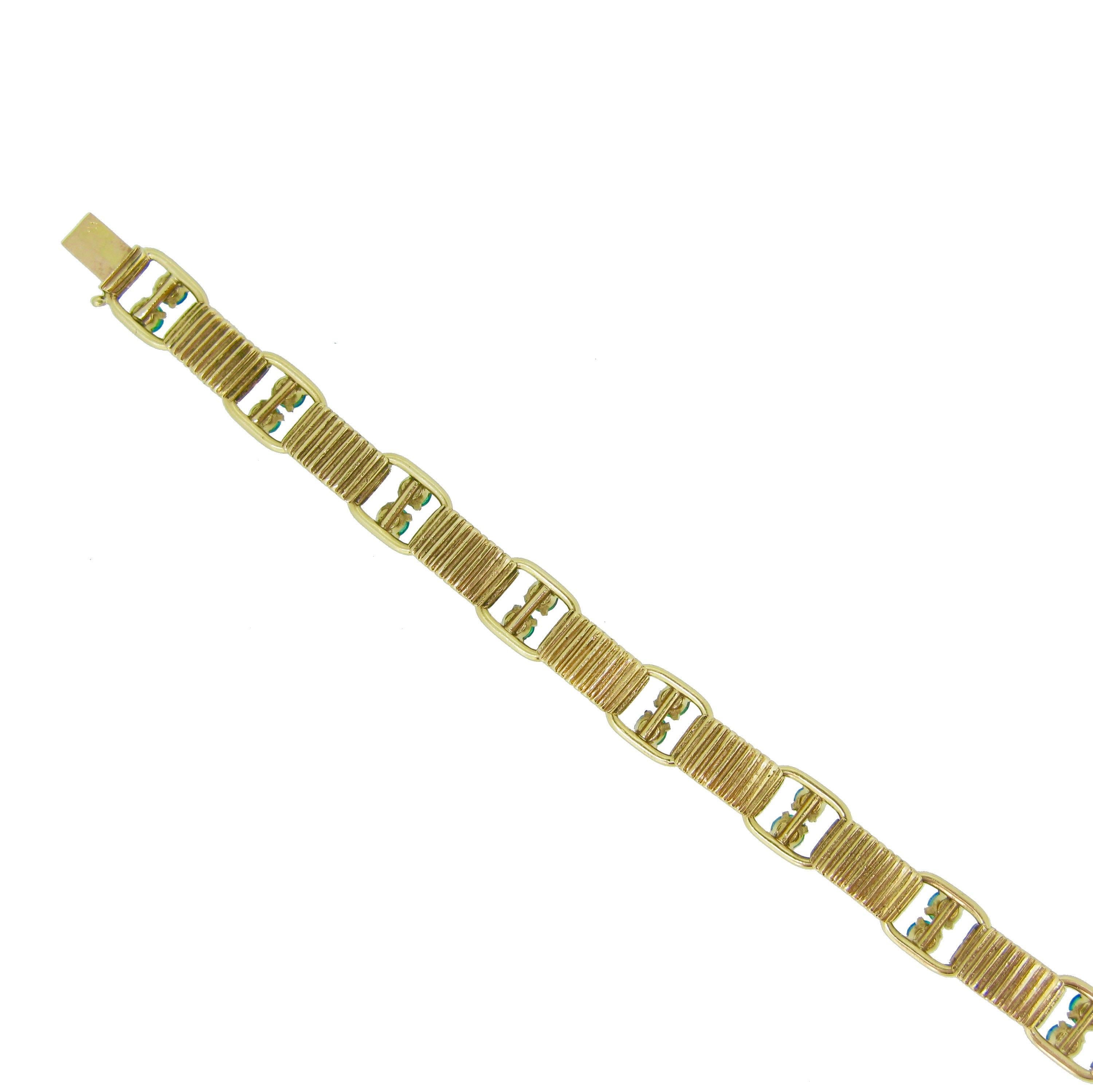 Round Cut 1960s Boucheron Paris Emeralds Yellow Gold Link Bracelet