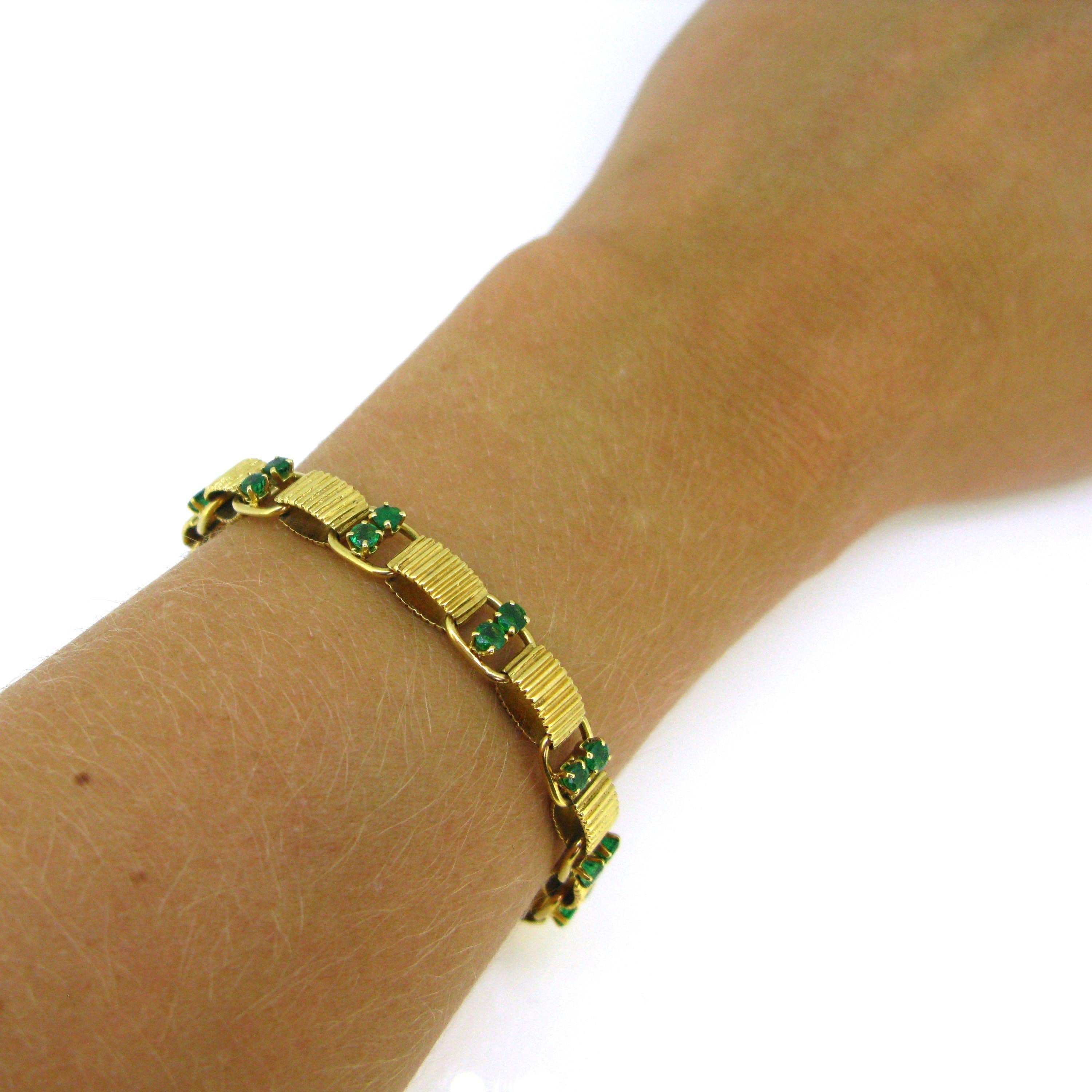 Women's or Men's 1960s Boucheron Paris Emeralds Yellow Gold Link Bracelet