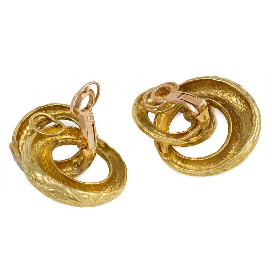 1960s Boucheron Textured Gold and Diamond Double Hoop Earrings In Excellent Condition In New York, NY