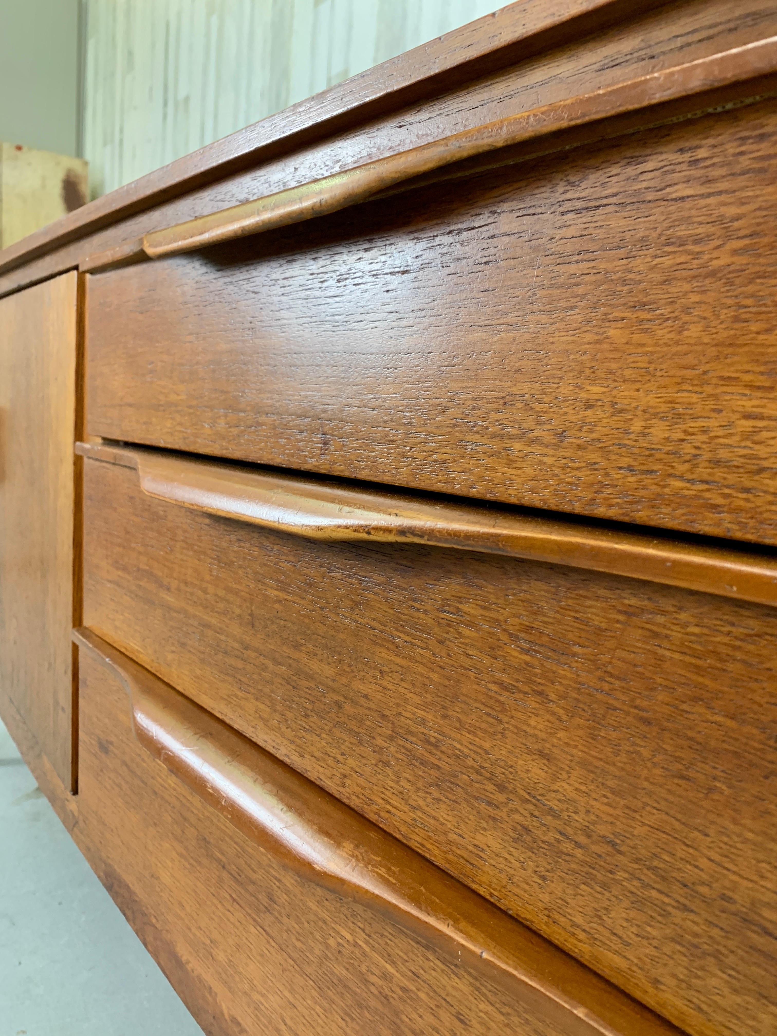 1960s Bow Front Teak Credenza In Good Condition For Sale In Denton, TX