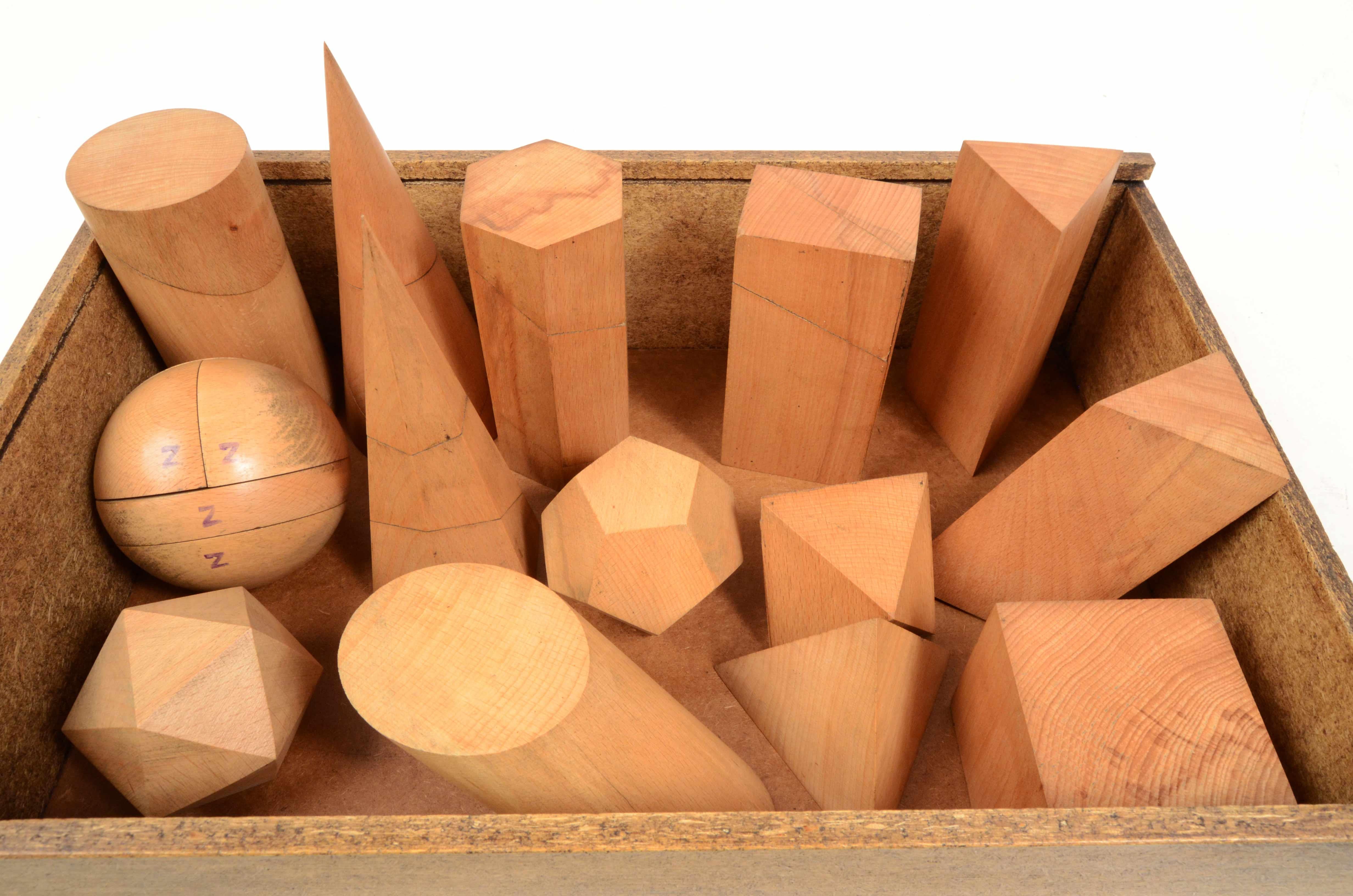 1960s Box with 14 Dismounplate Geometric Solids Oak Wood Signed Vallardi Milano  9