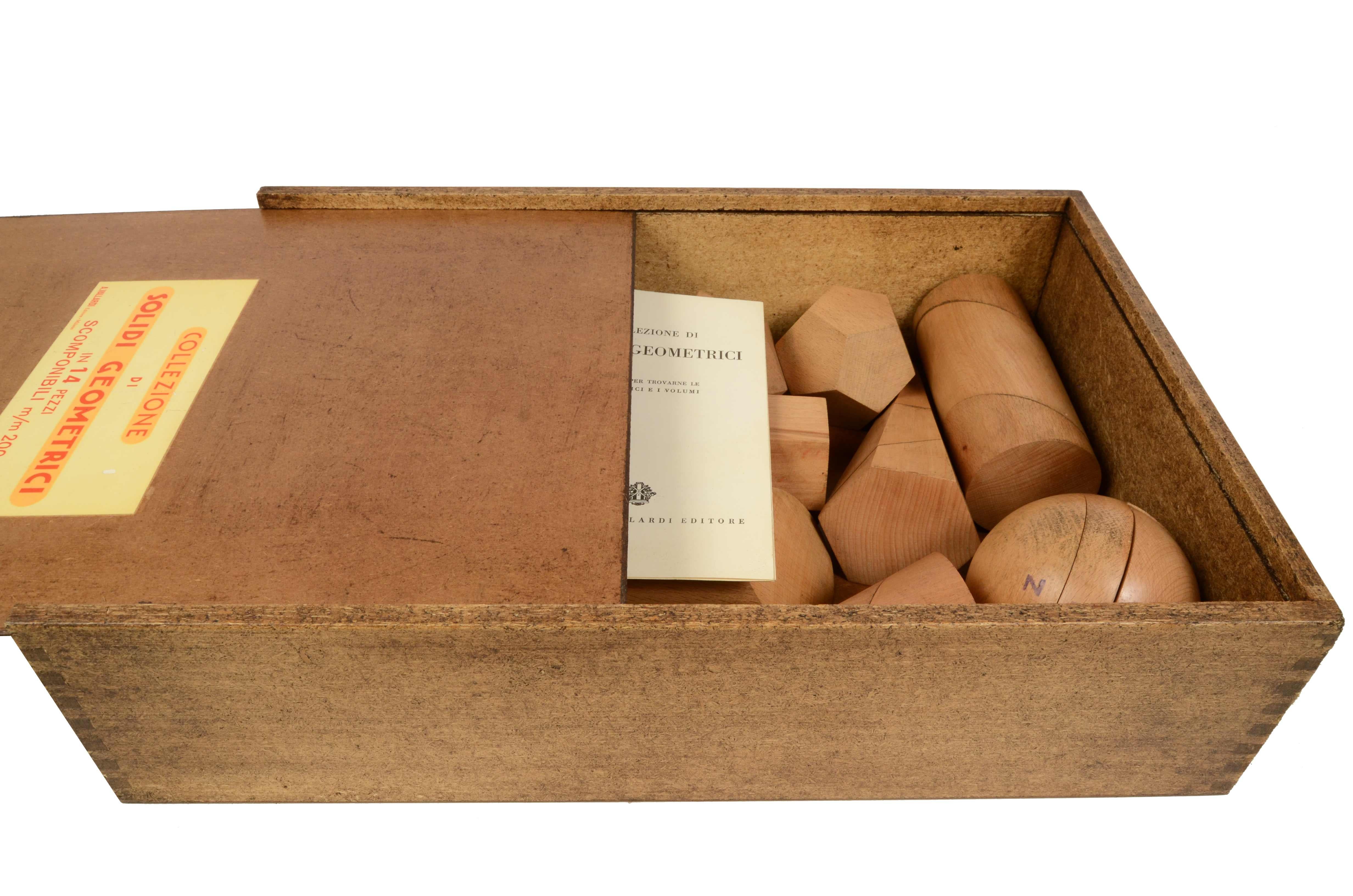 Box containing 14 dismounplate geometric solids of oak wood, height 20 cm, inch 7.9 in their original wooden box complete with illustrative leaflet for calculating surfaces and volumes. 
Made for educational purposes for schools by Antonio Vallardi