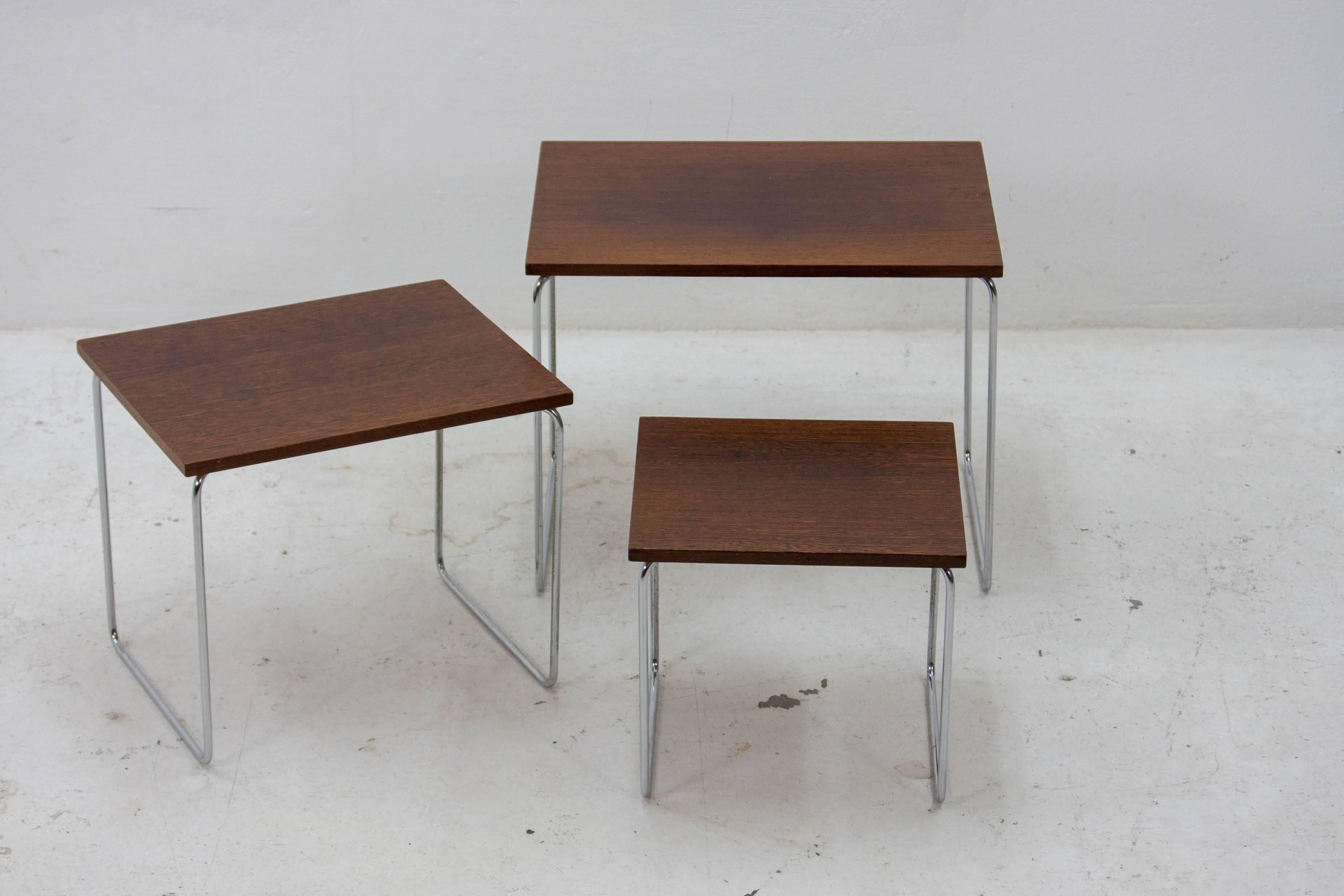 Set of three elegant Brabantia nesting tables in rosewood and chrome, 1960s.

Measurements:

Large table - Height 39 cm x Width 50 cm x Depth 30 cm. 
Middle table - Height 34 cm x Width 43 cm x Depth 30 cm. 
Small table - Height 29 cm x Width
