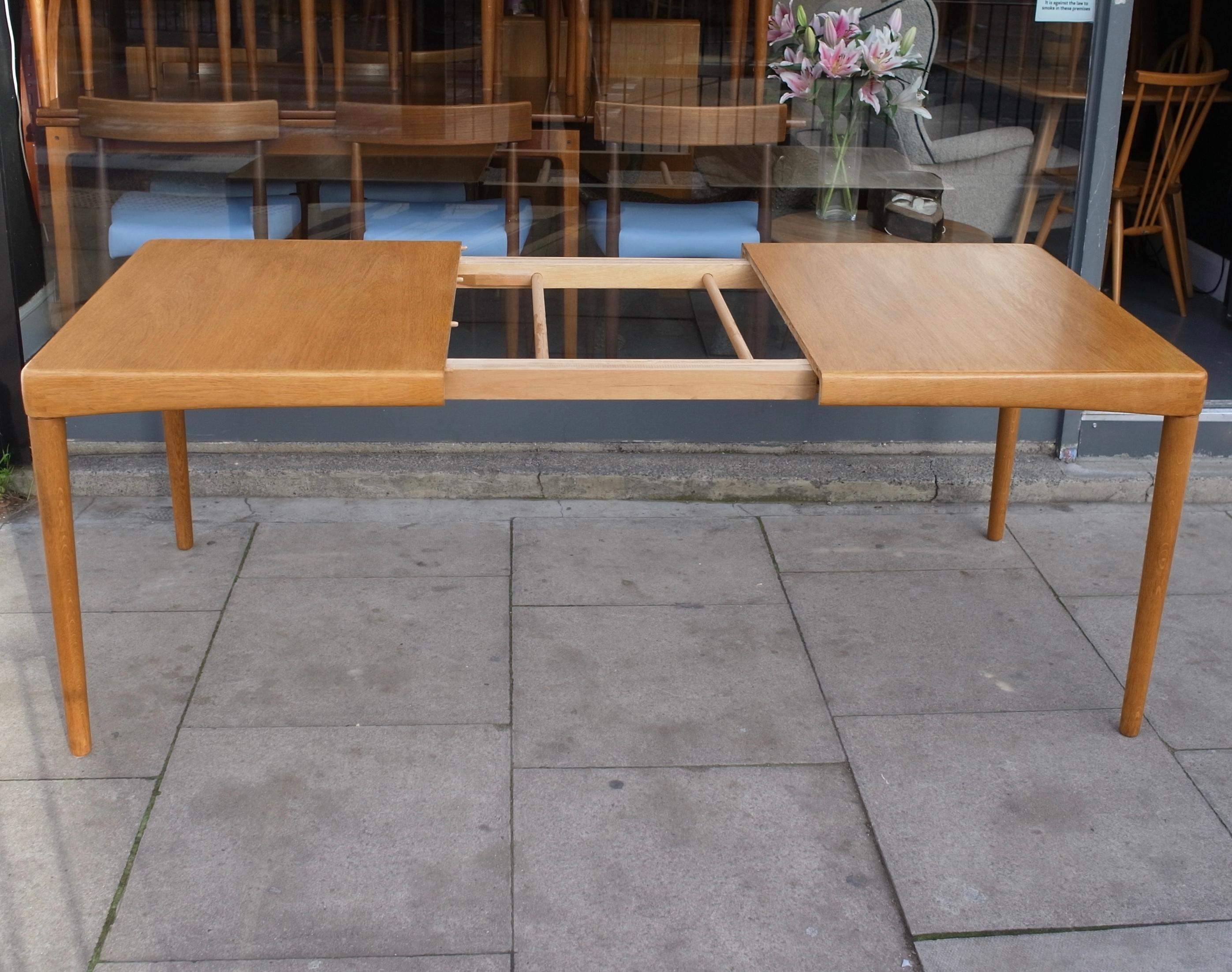 1960s Bramin Hw Klein Rectangular Oak Extendable Dining Table In Good Condition In London, GB