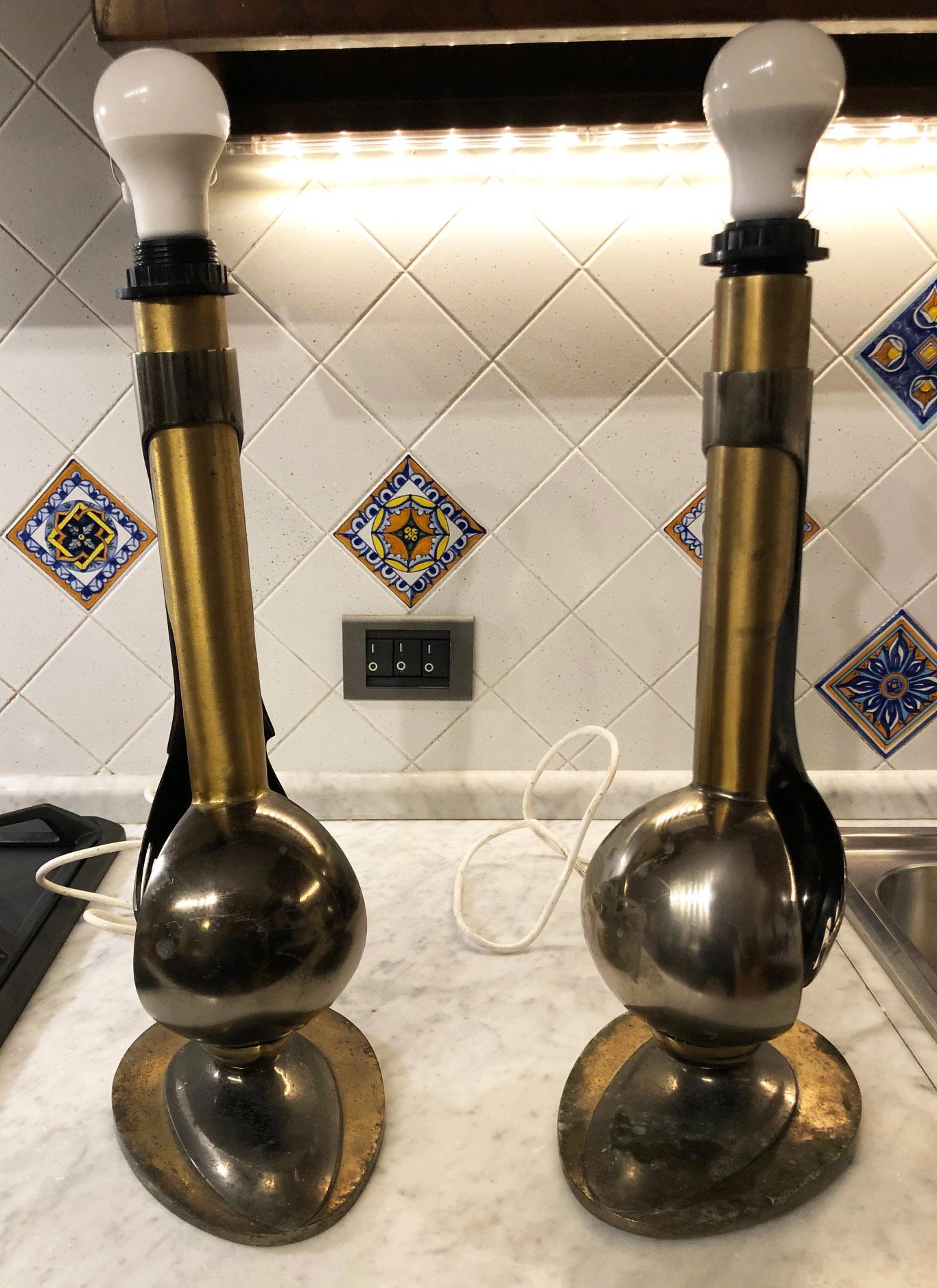 Pair of table lamps in brass and alloy, with a very particular Italian design, 1960s.
They show signs of oxidation.
They have no lampshade.
In working condition.
Equipped with original 20th century European wiring. 
We recommend buyer consults an