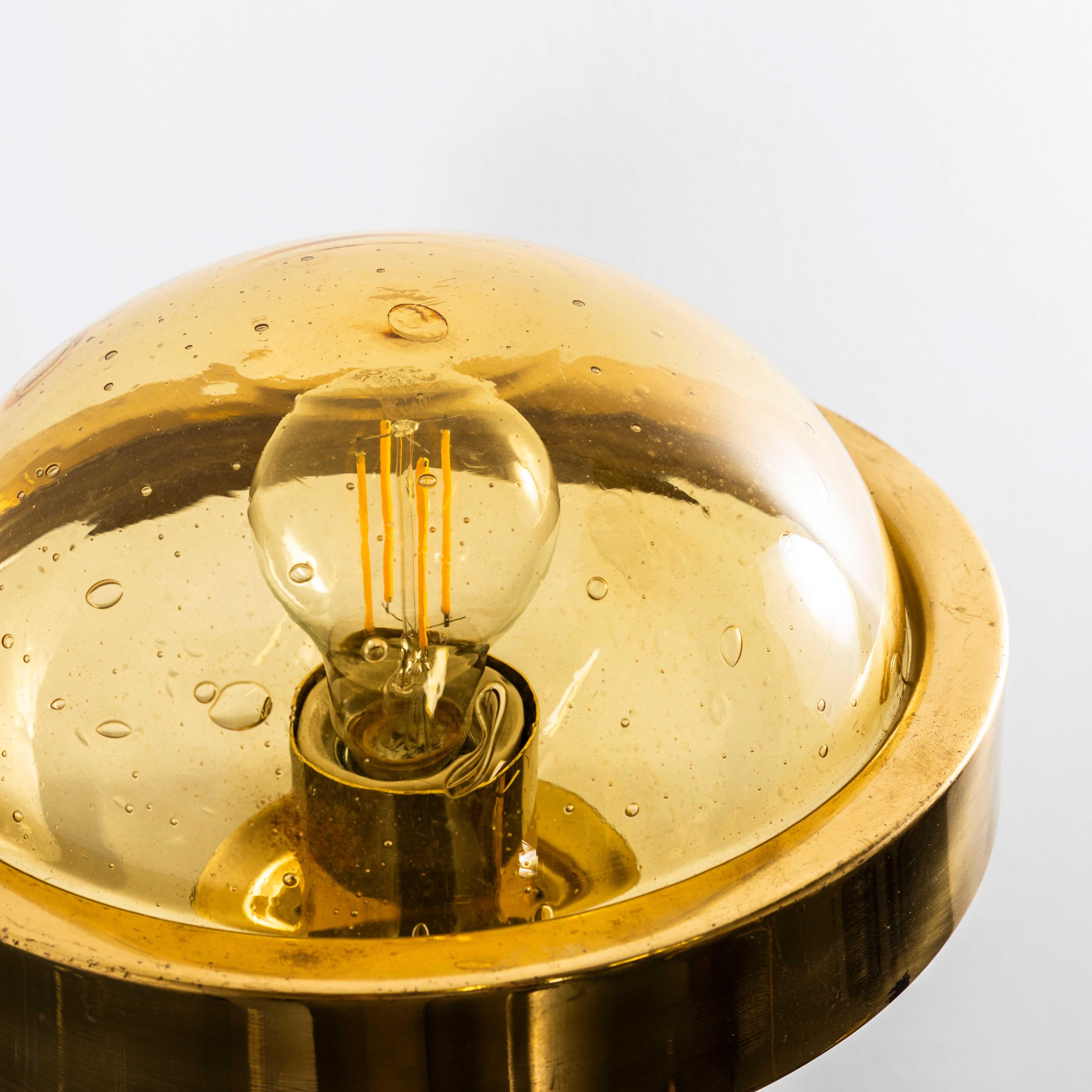 1960’s Brass And Amber Glass Table Lamp For Sale 3