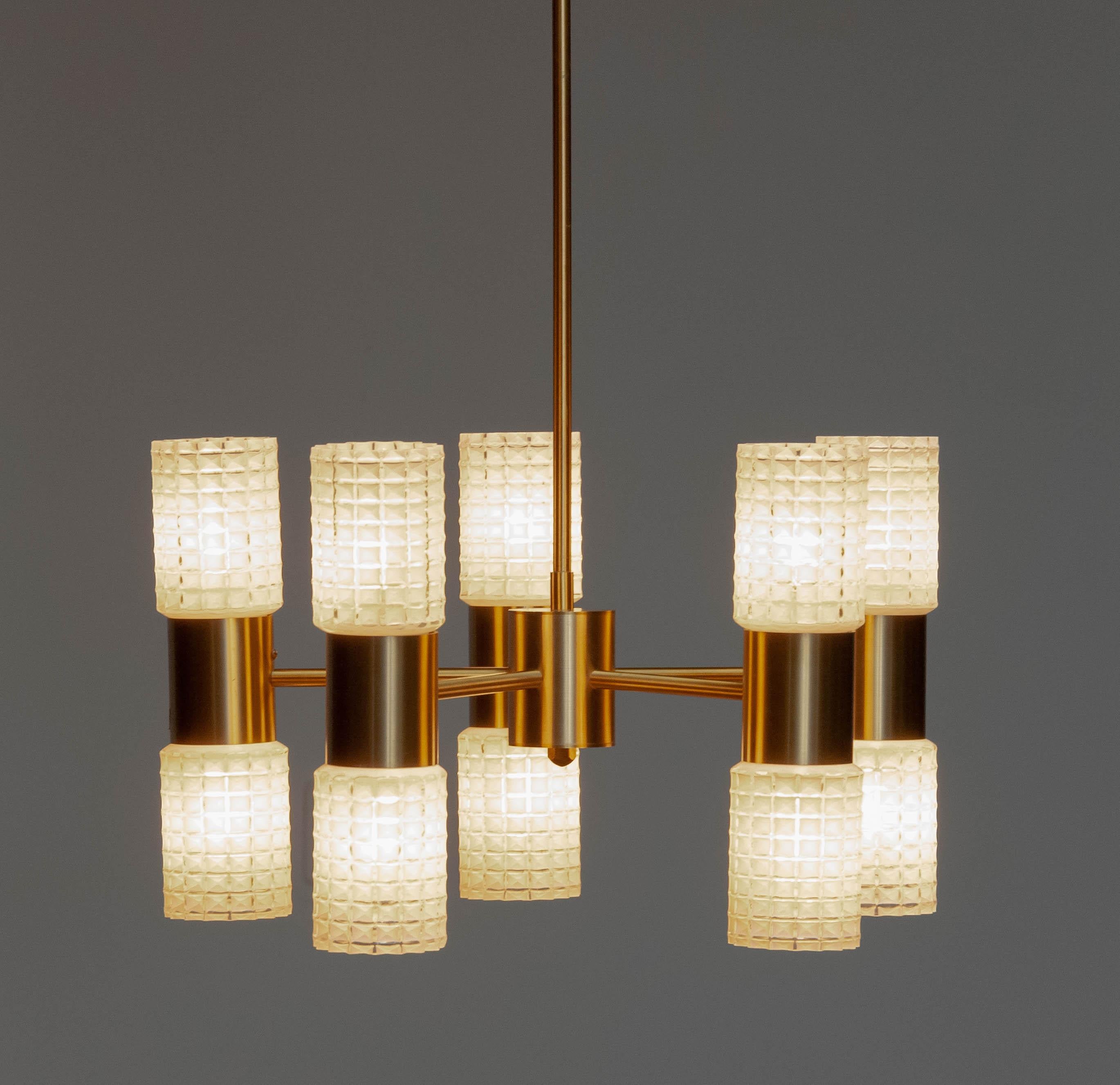 Suédois Lustre en laiton et verre d'art des années 1960 par Hans-Agne Jakobsson pour Markaryd Suède en vente