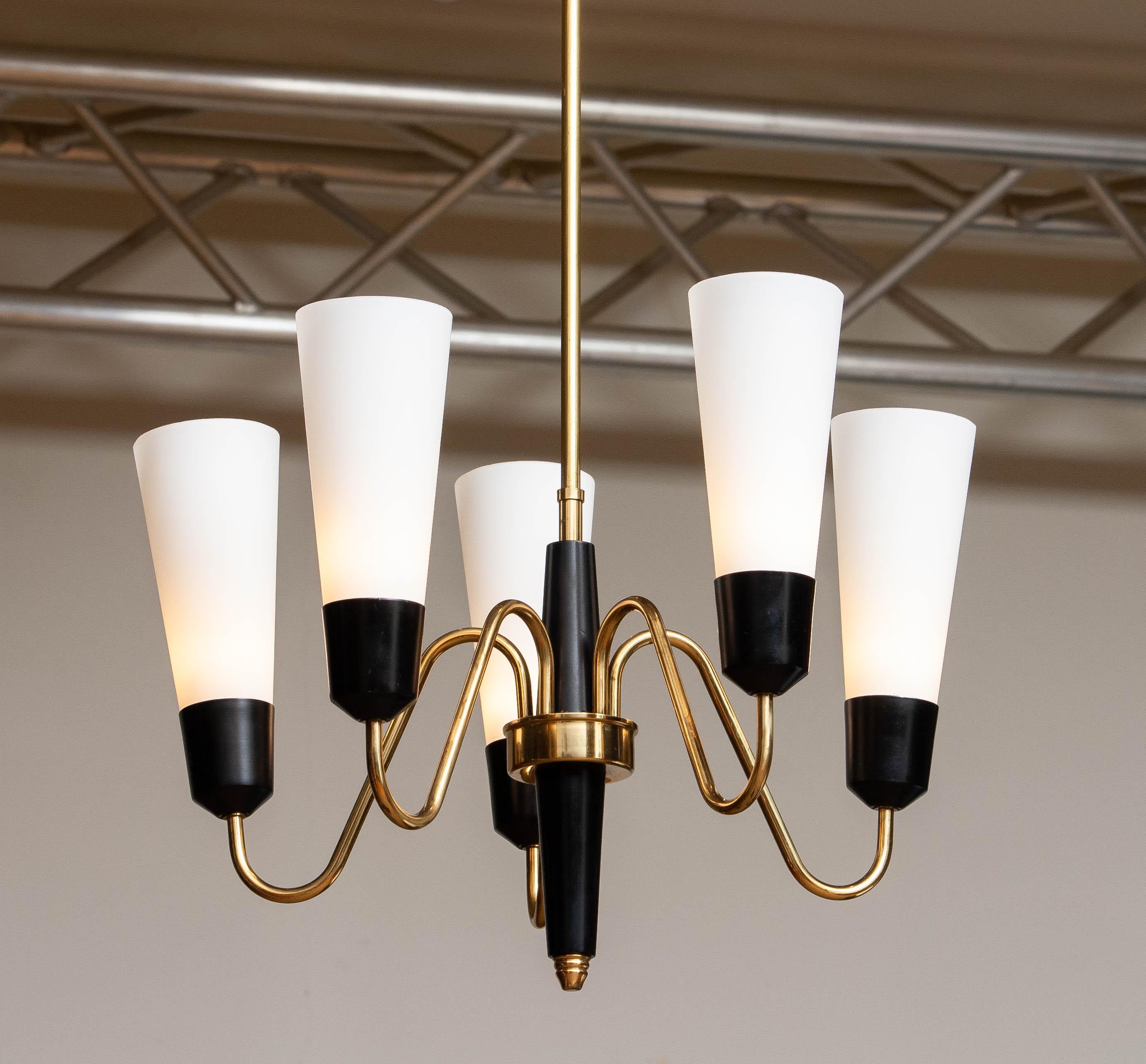 1960's Brass and Black Italian Chandelier with Slim White Frosted Glass Vases In Good Condition In Silvolde, Gelderland