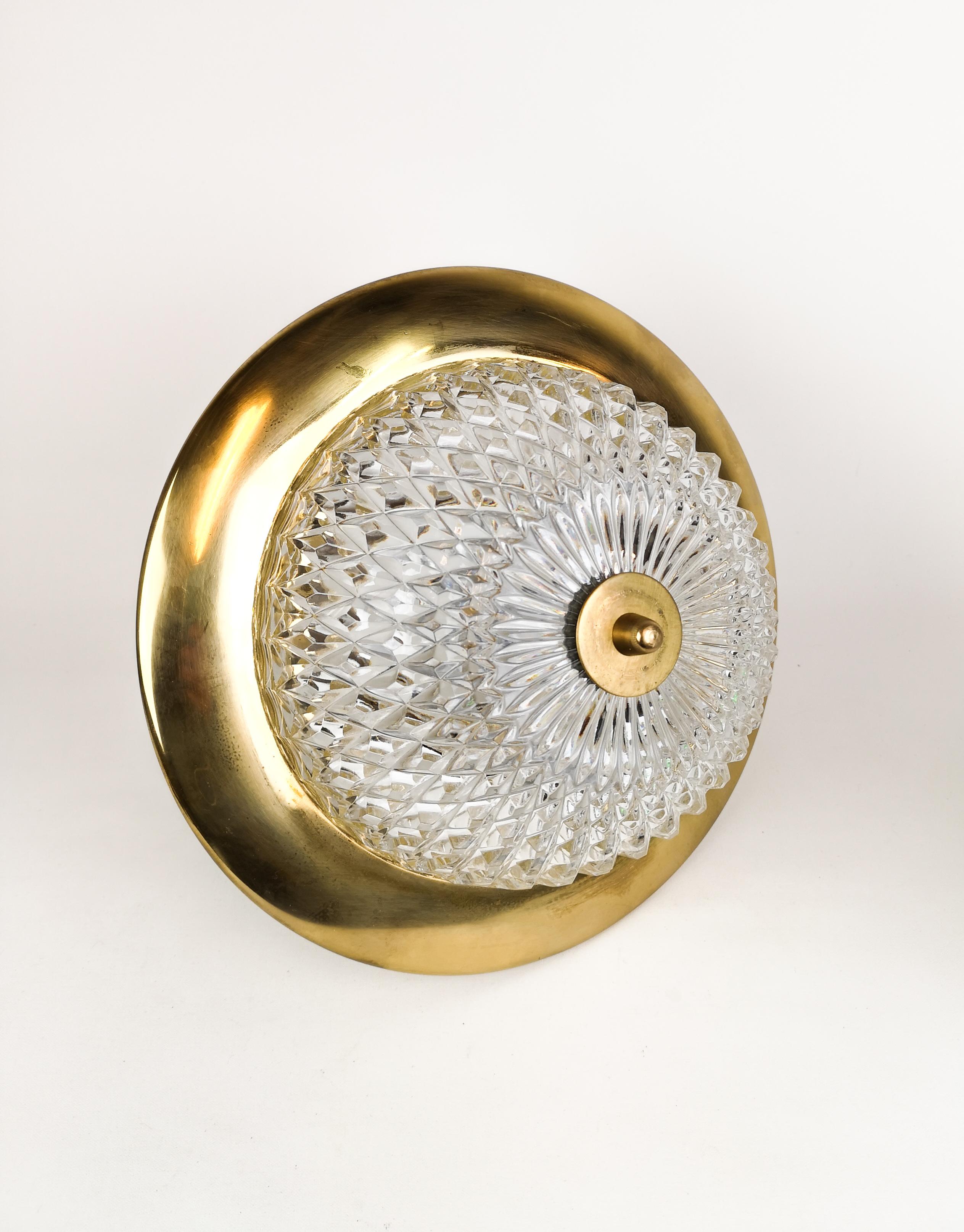 Ottone Lampada da soffitto in ottone e cristallo degli anni '60 di Tyringe per Orrefors, Svezia in vendita