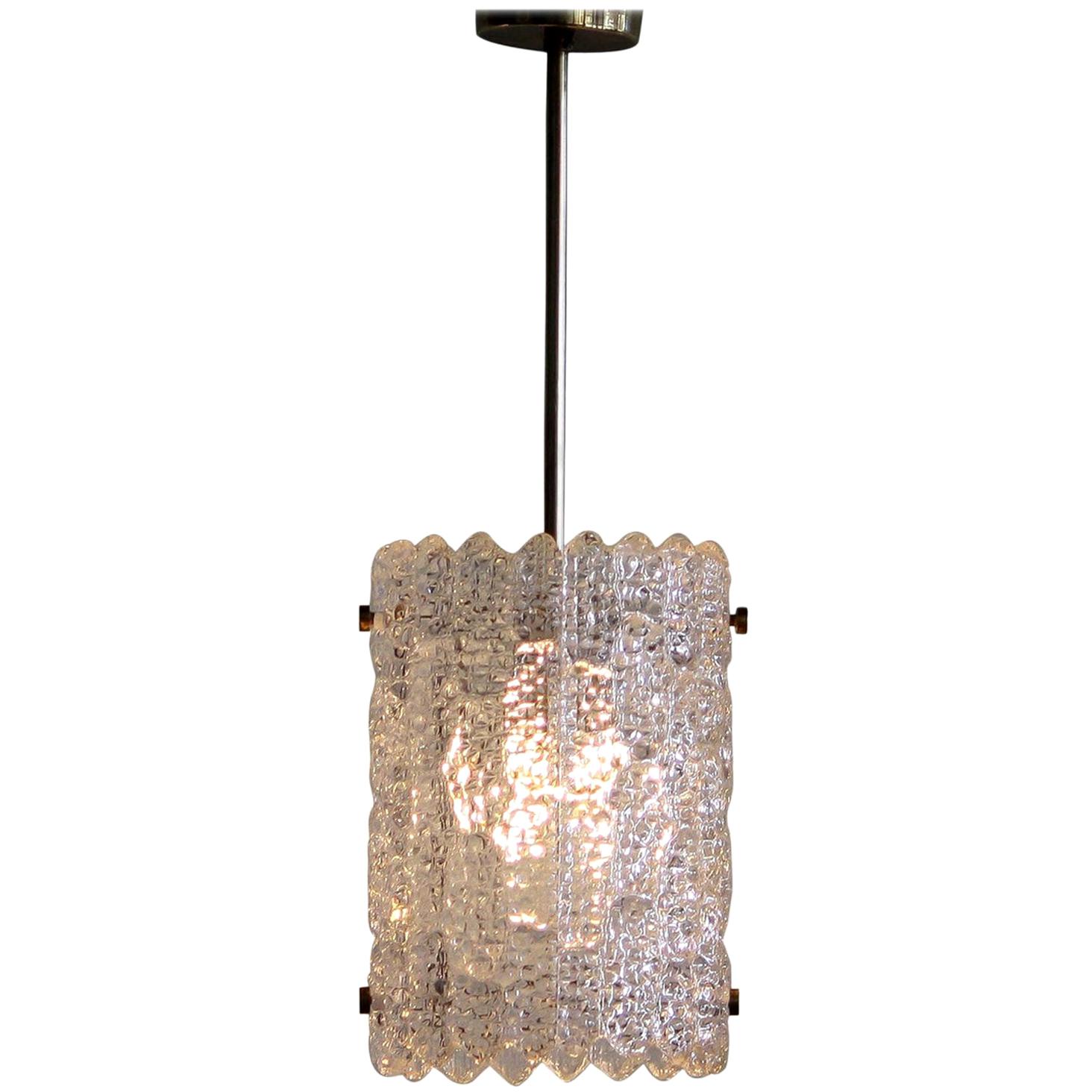 Beautiful pendant designed by Carl Fagerlund for Orrefors, Sweden.
This lamp is made of brass with crystal glass and is in a very nice condition.
The textured glass reflects a wonderful light.
Period: 1960s.
Dimensions: H 25 cm, Ø 18 cm.