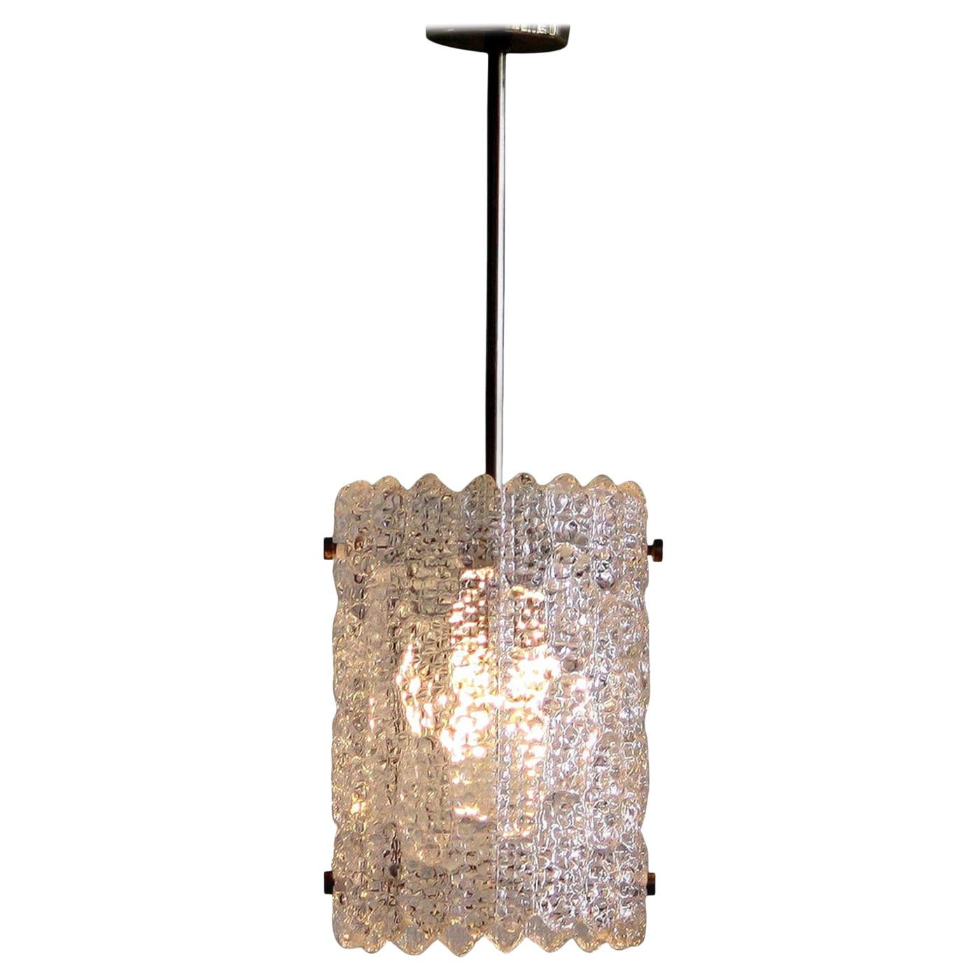 Beautiful pendant designed by Carl Fagerlund for Orrefors, Sweden.
This lamp is made of brass with crystal glass and is in a very nice condition.
The textured glass reflects a wonderful light.
Period: 1960s.
Dimensions: H 25 cm, Ø 18 cm.