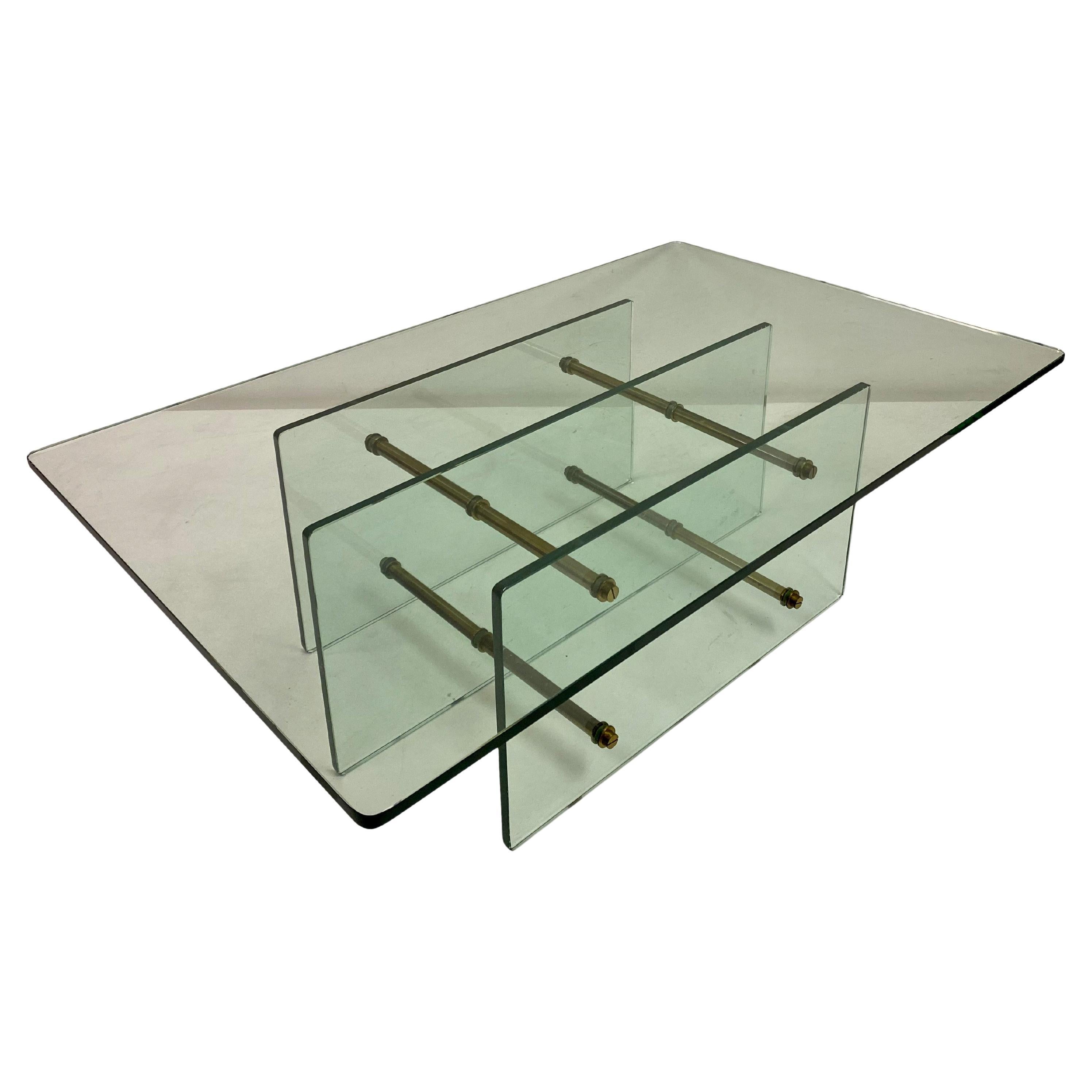 Table basse en laiton et verre des années 1960 attribuée à Fontana Arte