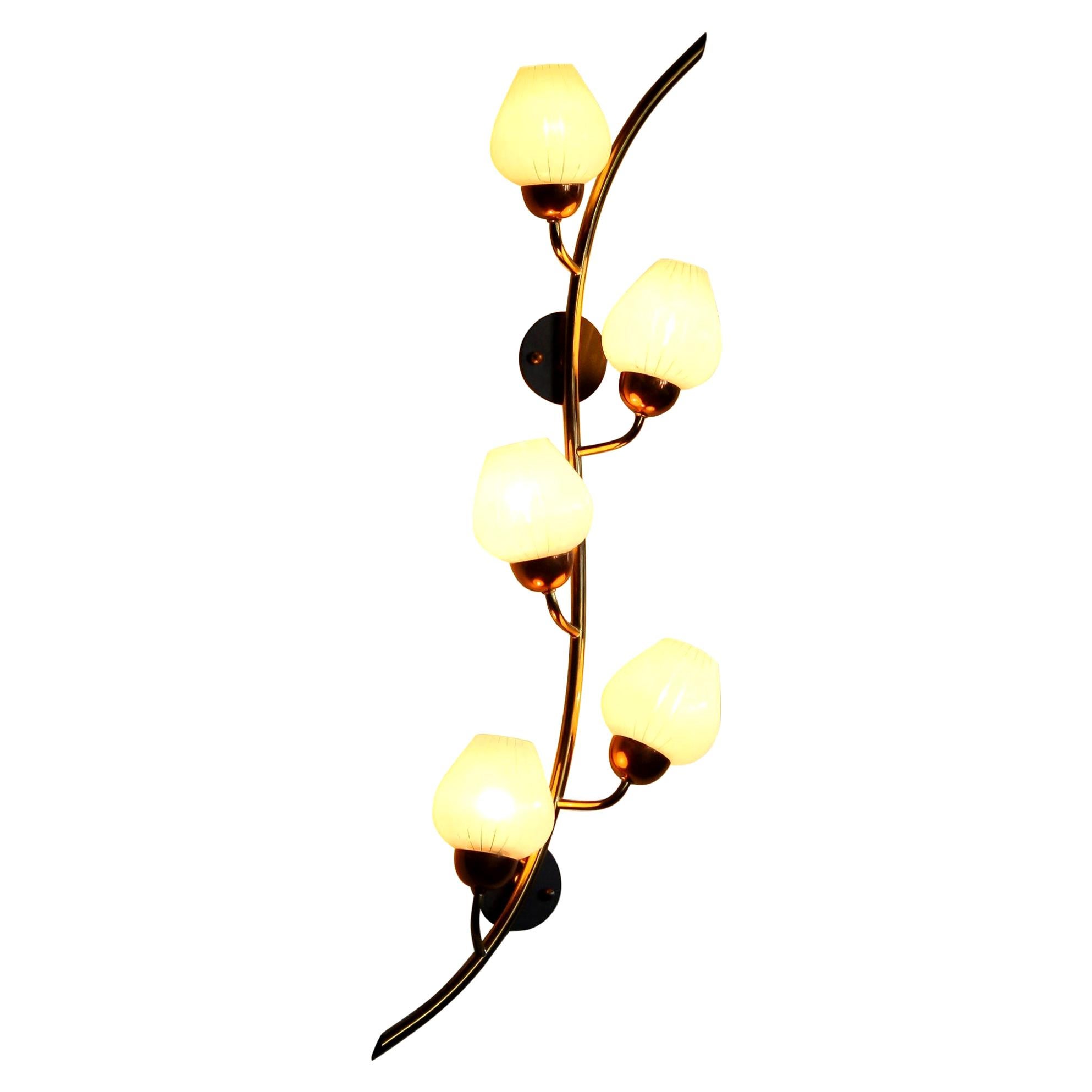 Beautiful brass wall light from Sweden.
This lamp consists of a copper base with five white glass shades like a branch with berries.
The shades have transparent lines making it a nice shining light.
The lamp is in a very nice and functional
