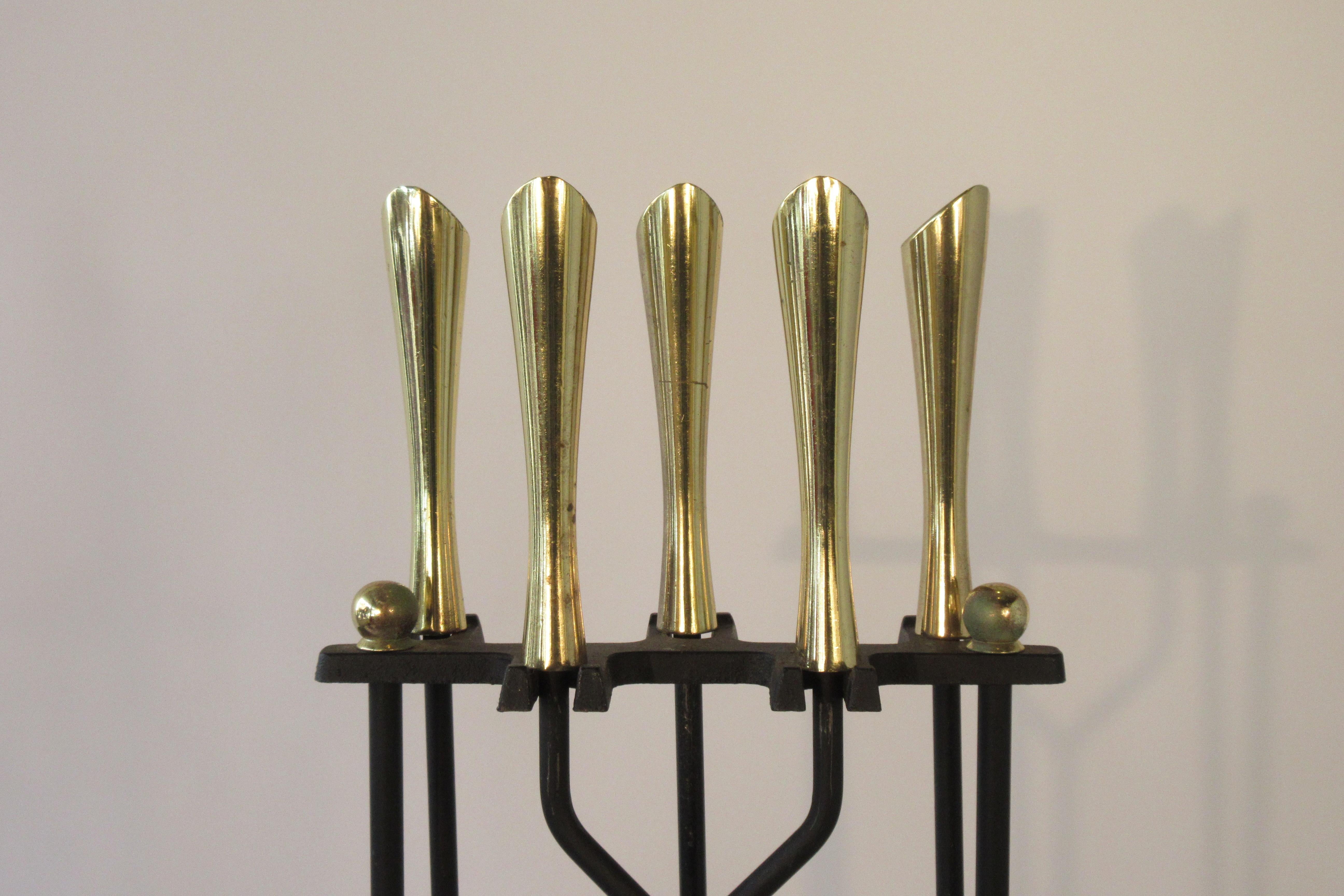 1960s Brass and Iron Fire Place Tool Set In Good Condition In Tarrytown, NY