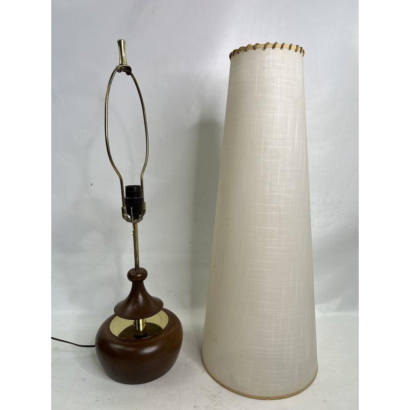1960s brass and walnut table lamp by Modeline.