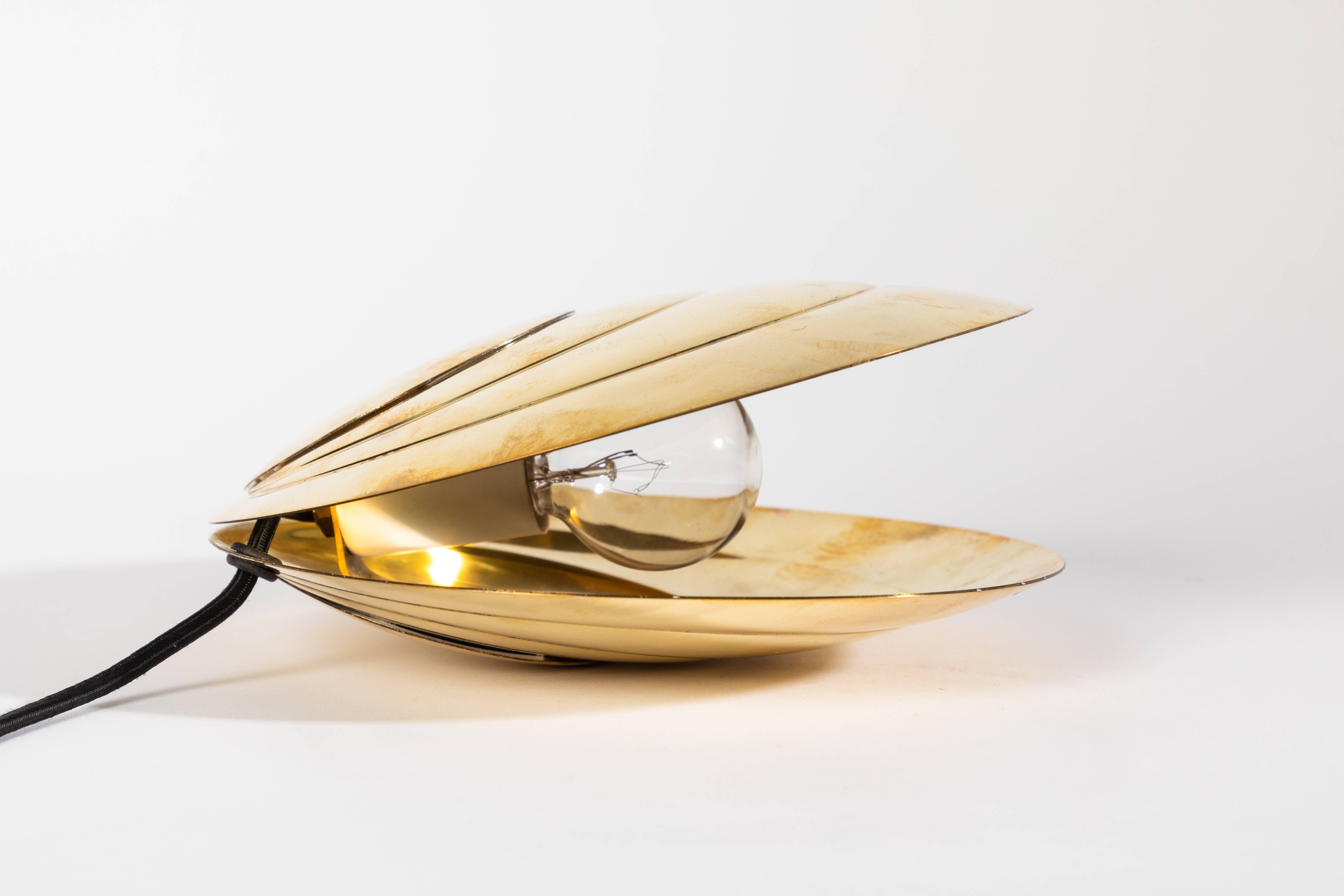 1960s Brass Clamshell Table Lamp by Angelo Brotto 3