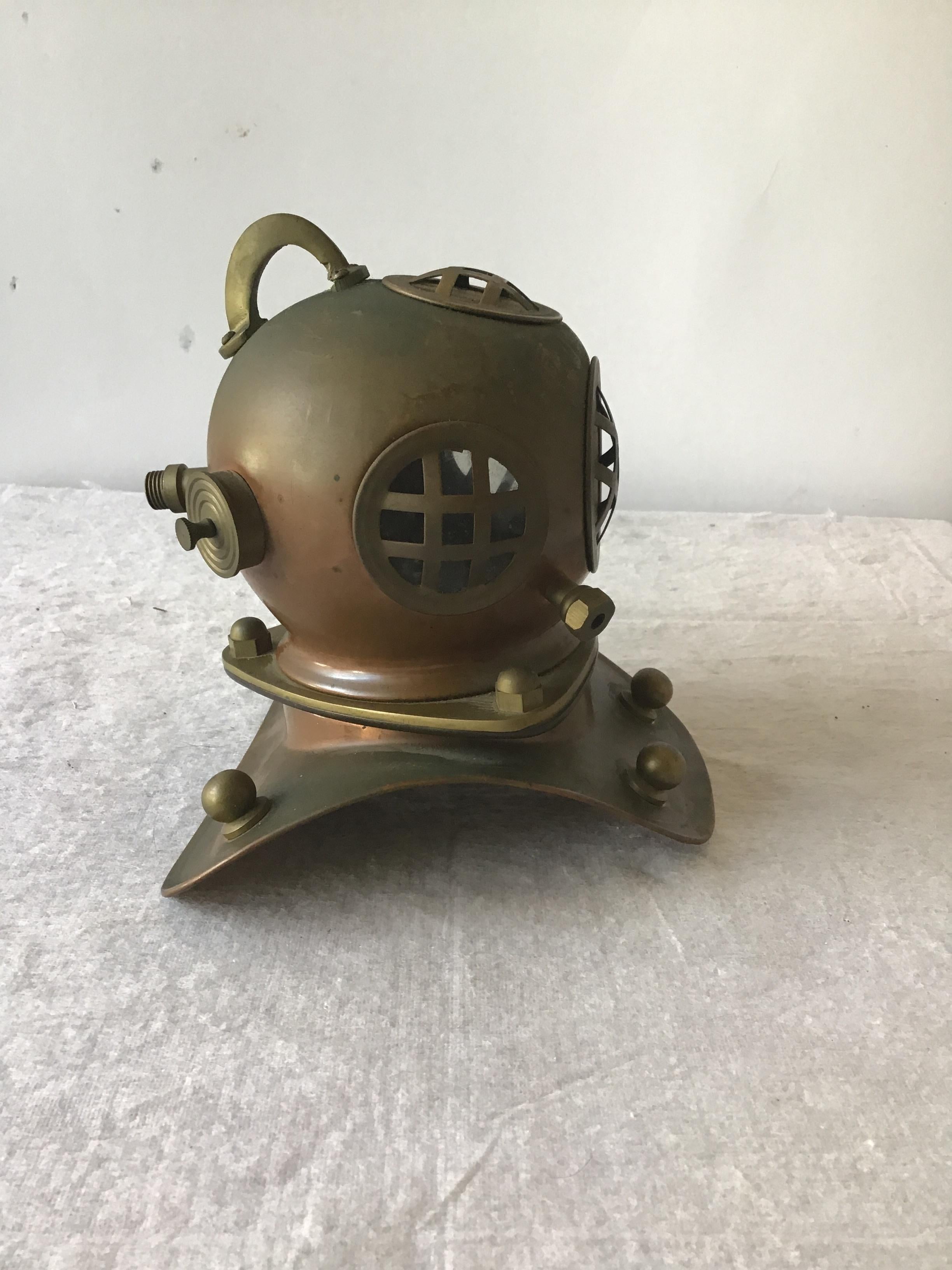 1960er Jahre Messing & Kupfer Scuba Tauchen Helm Skulptur im Zustand „Gut“ im Angebot in Tarrytown, NY