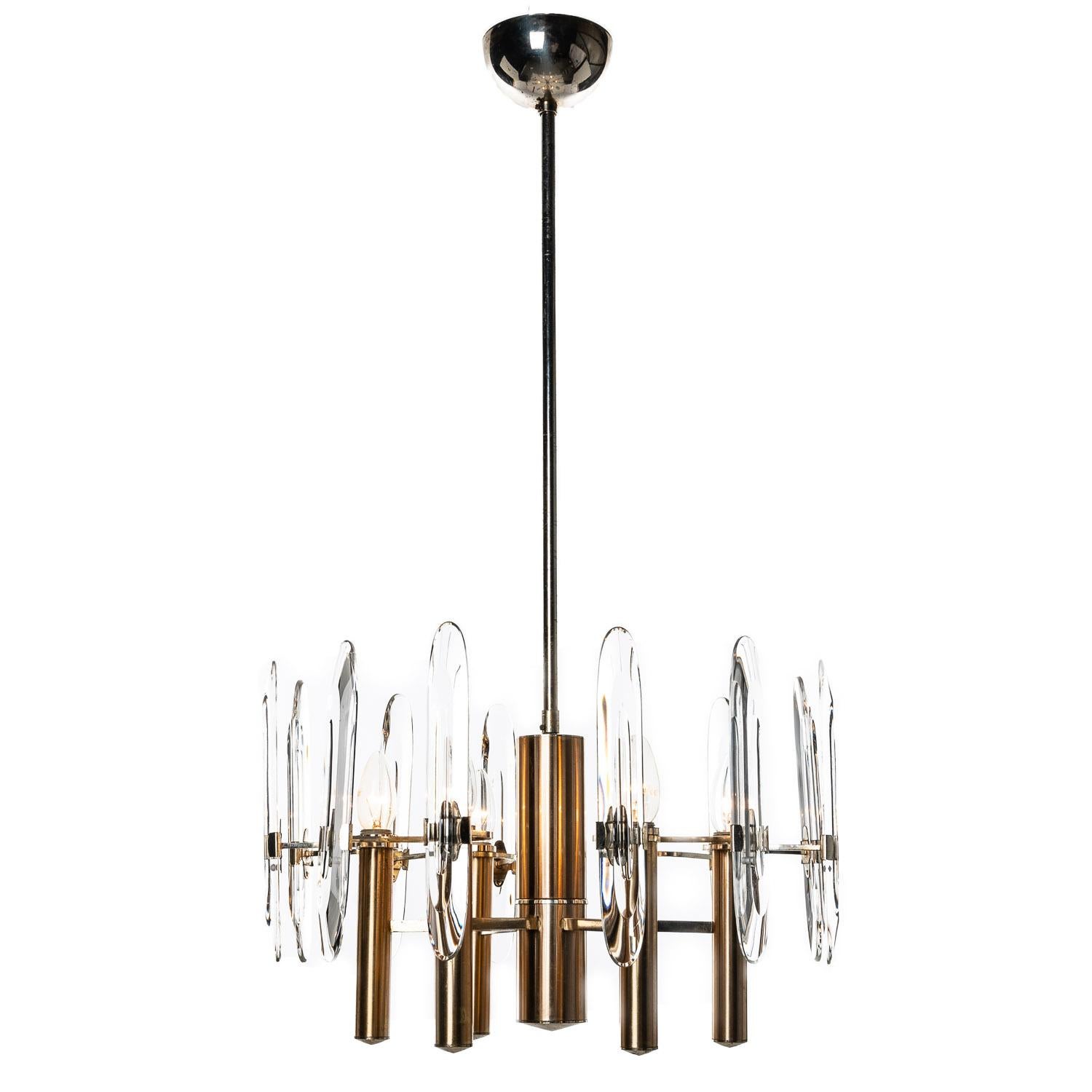 Classic 1970s Italian Gaetano Sciolari design chandelier with characteristic use of crystal glass and brass frame. It holds six E14 lights.