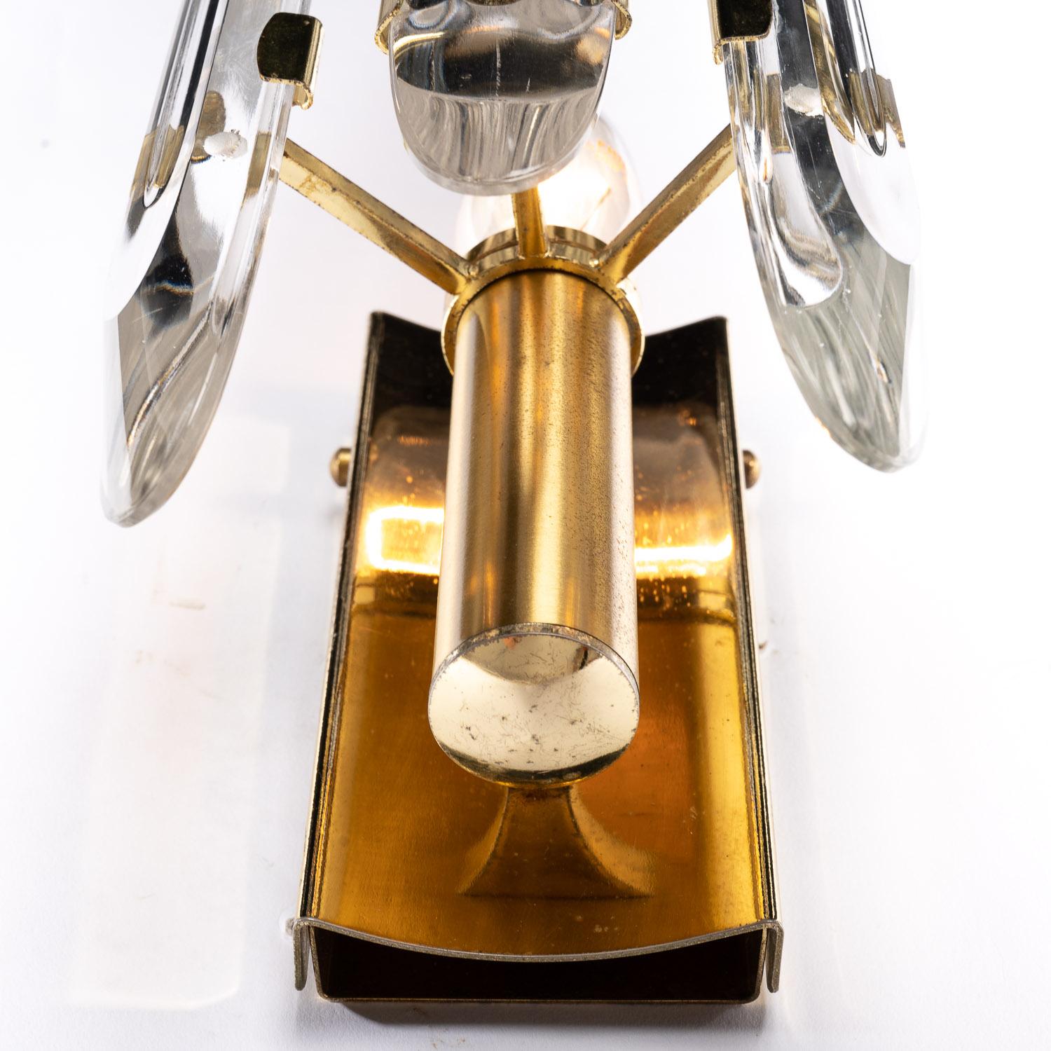 1960's Brass & Crystal Glass Sconces by Gaetano Sciolari In Good Condition For Sale In Amsterdam, NH