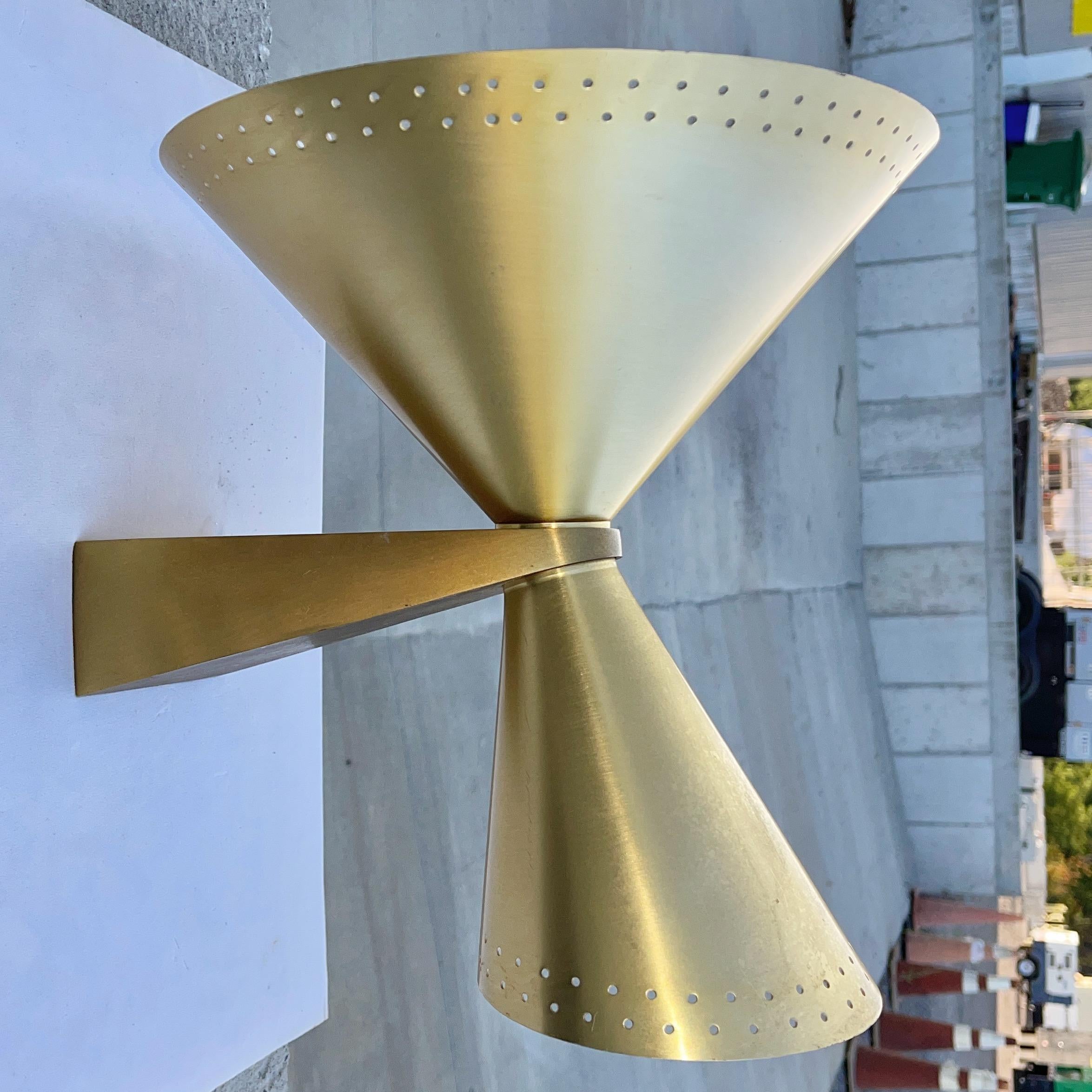 1960's Messing Diabolo Sconce Up & Down Lighter (Moderne der Mitte des Jahrhunderts) im Angebot