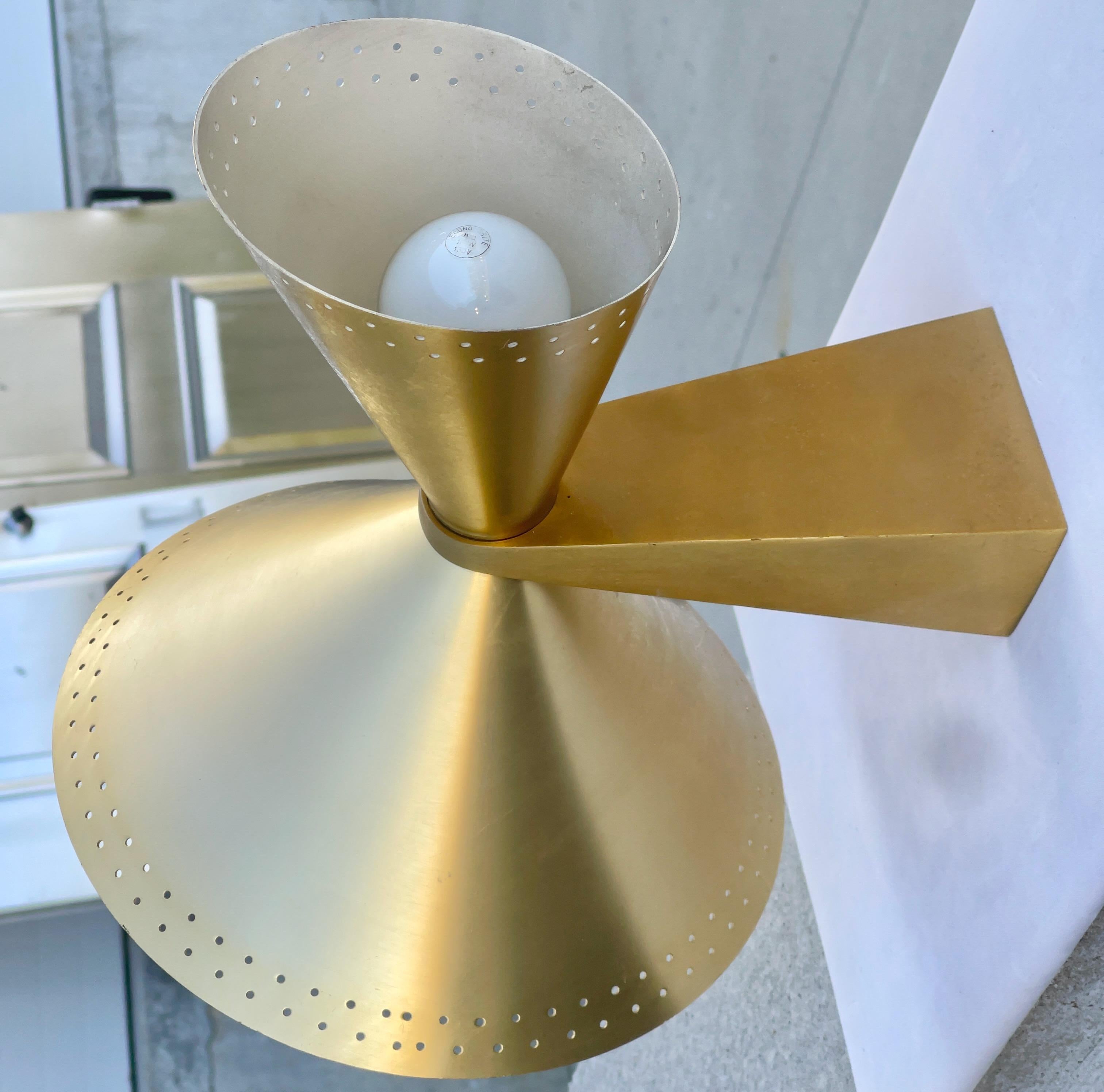 1960's Messing Diabolo Sconce Up & Down Lighter (Mitte des 20. Jahrhunderts) im Angebot