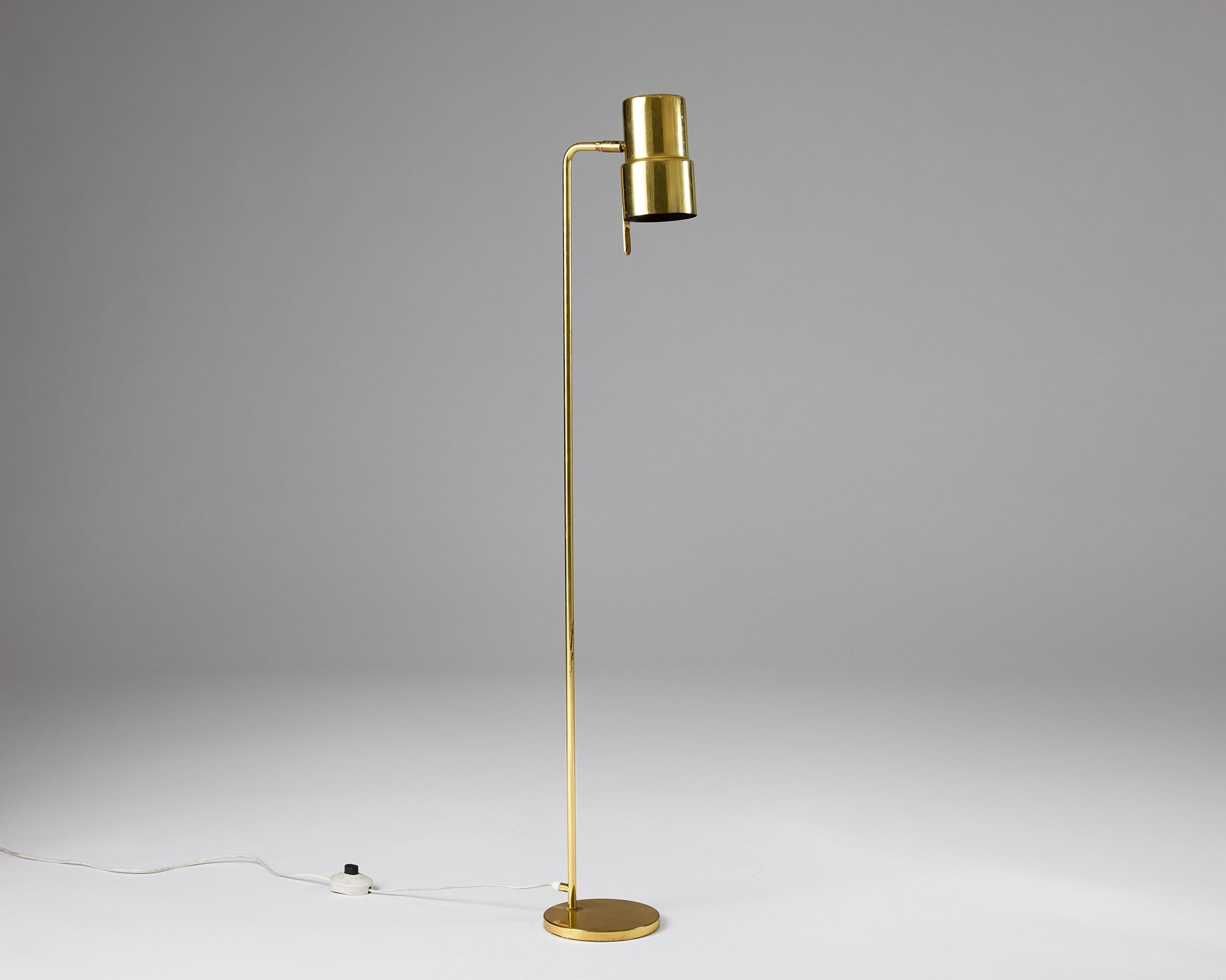 Lampada da terra modello G 154/3, disegnata da Hans-Agne Jakobsson, Svezia, anni '60.

La lampada da terra Hans-Agne Jakobsson, modello G154/3, è un raffinato esempio di design dell'illuminazione svedese di metà secolo, prodotto da Hans-Agne