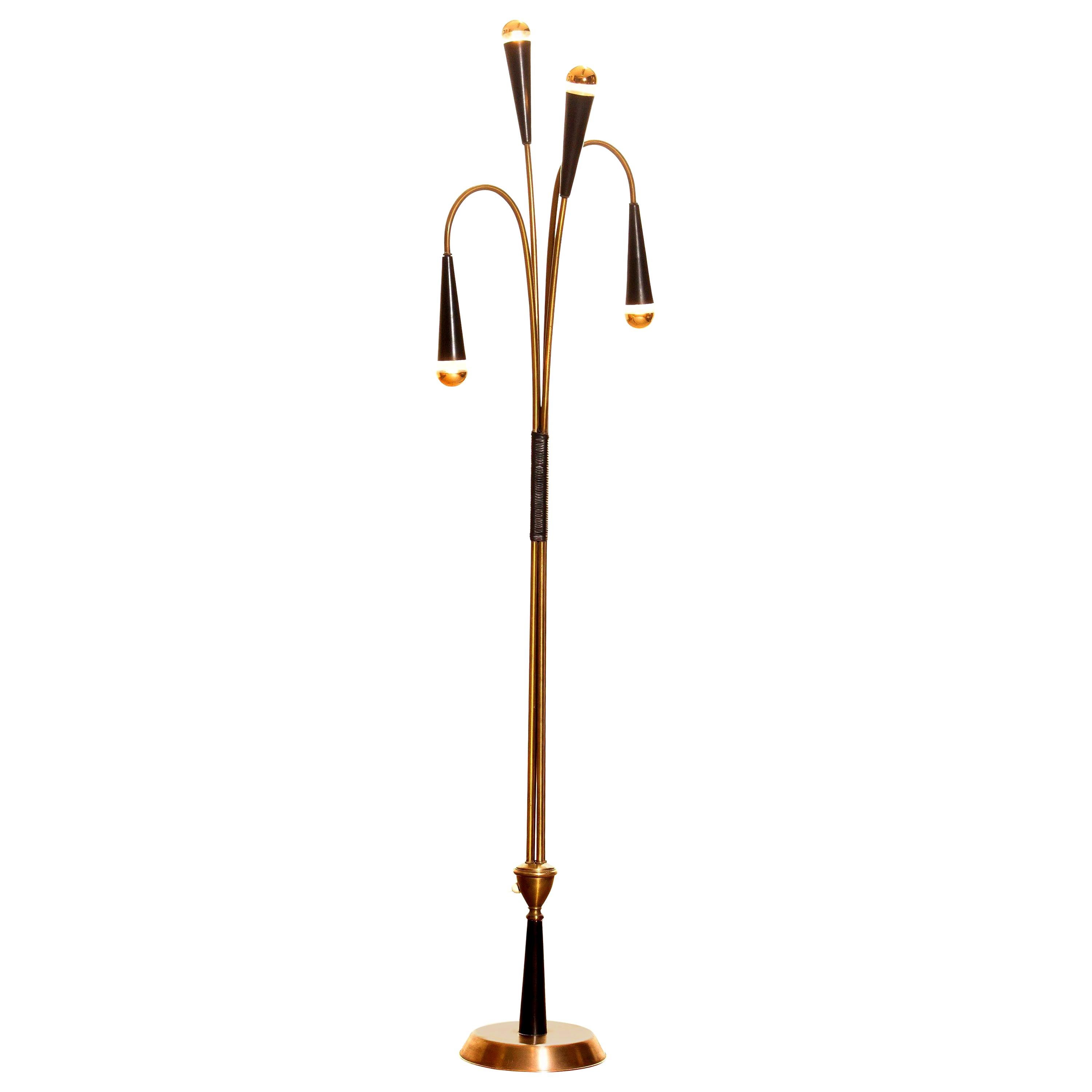 Beautiful and rare floor lamp made by Lumi.
Designed by Oscar Torlasco.
This lamp is made of brass with black lacquered metal details.
It is in an original condition and technical 100%.
Period: 1960s.
Dimensions: H 140 cm, W 39 cm.