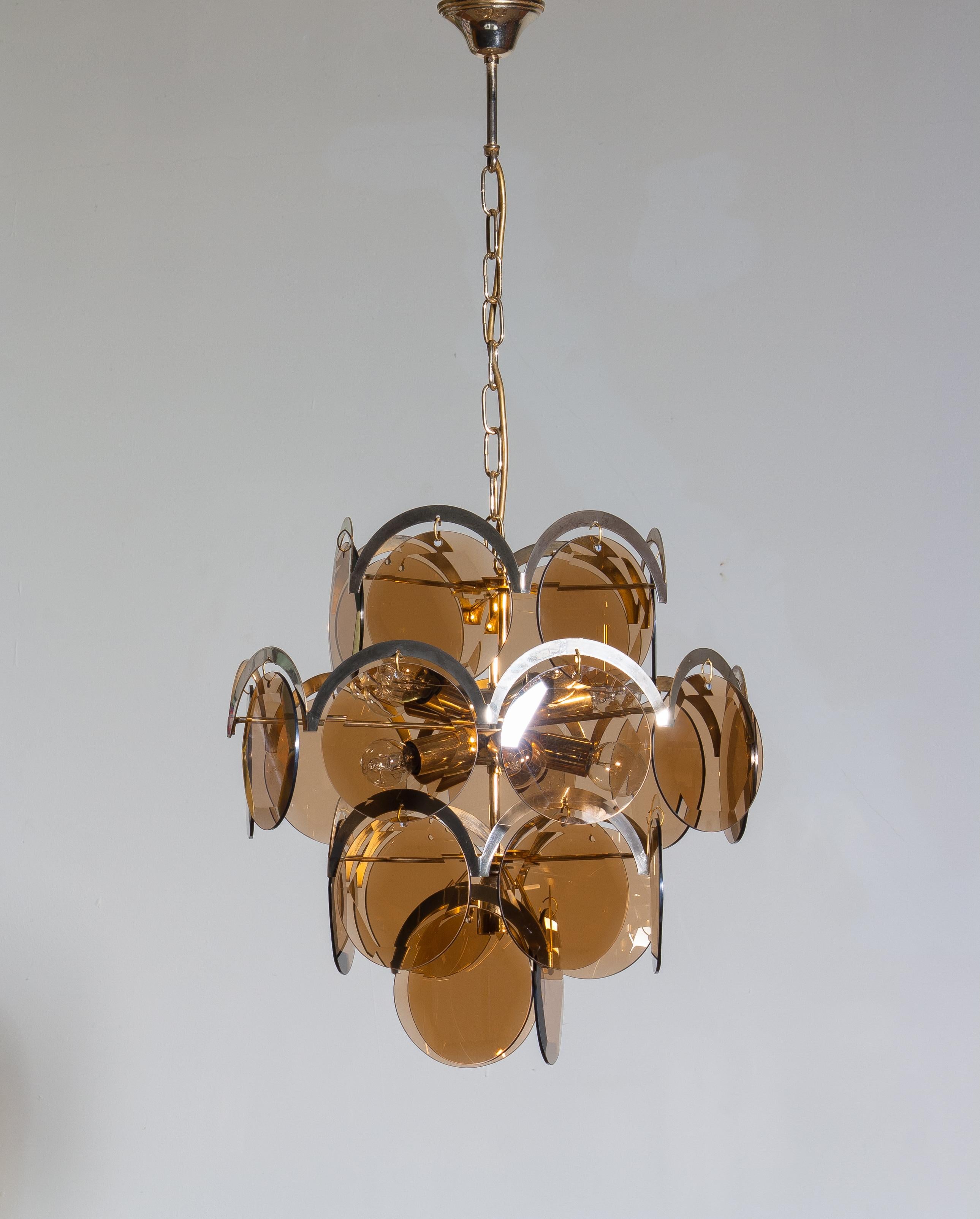 1960s Brass Gold Colored and Smoked Glass Chandelier by Gino Vistosi, Italy In Good Condition In Silvolde, Gelderland