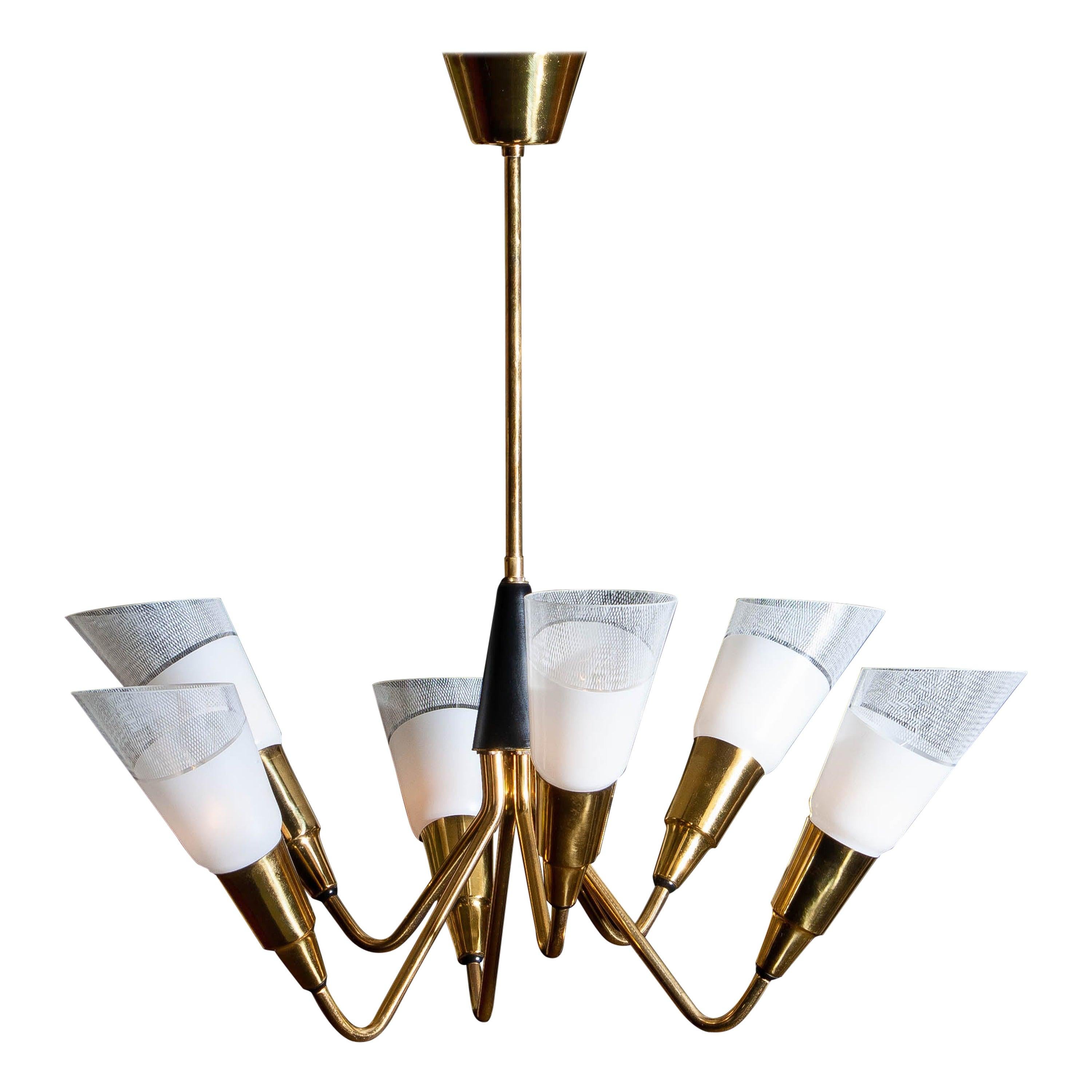 1960 beautiful and excellent Italian chandelier in brass with six frosted crystal shades.
Six E14 /E17 fittings for 230 / 110 volts. Technically 100%
Overall condition is very good.