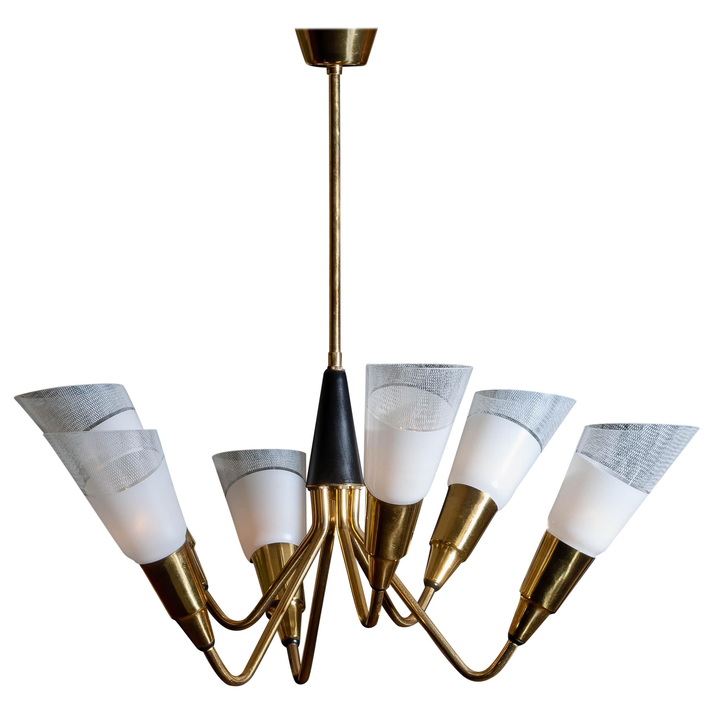 1960 beautiful and excellent Italian chandelier in brass with six frosted crystal shades.
Six E14 /E17 fittings for 230 / 110 volts. Technically 100%
Overall condition is very good.
