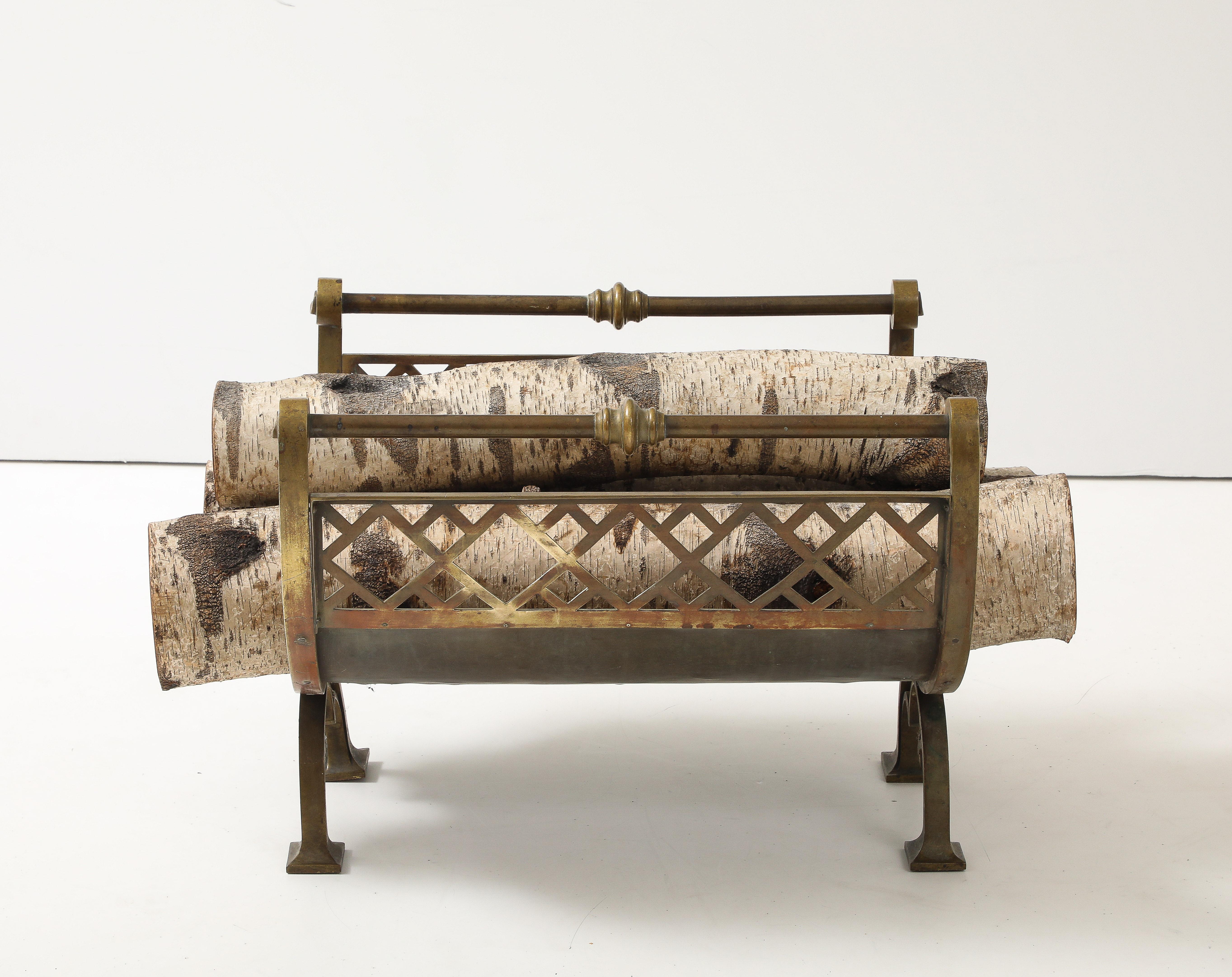 1960's Mid -Century Brass log holder with a decorative lattice pattern.
The log holder is in Wonderful  vintage condition with a nicely aged patina.
The logs are NOT included.