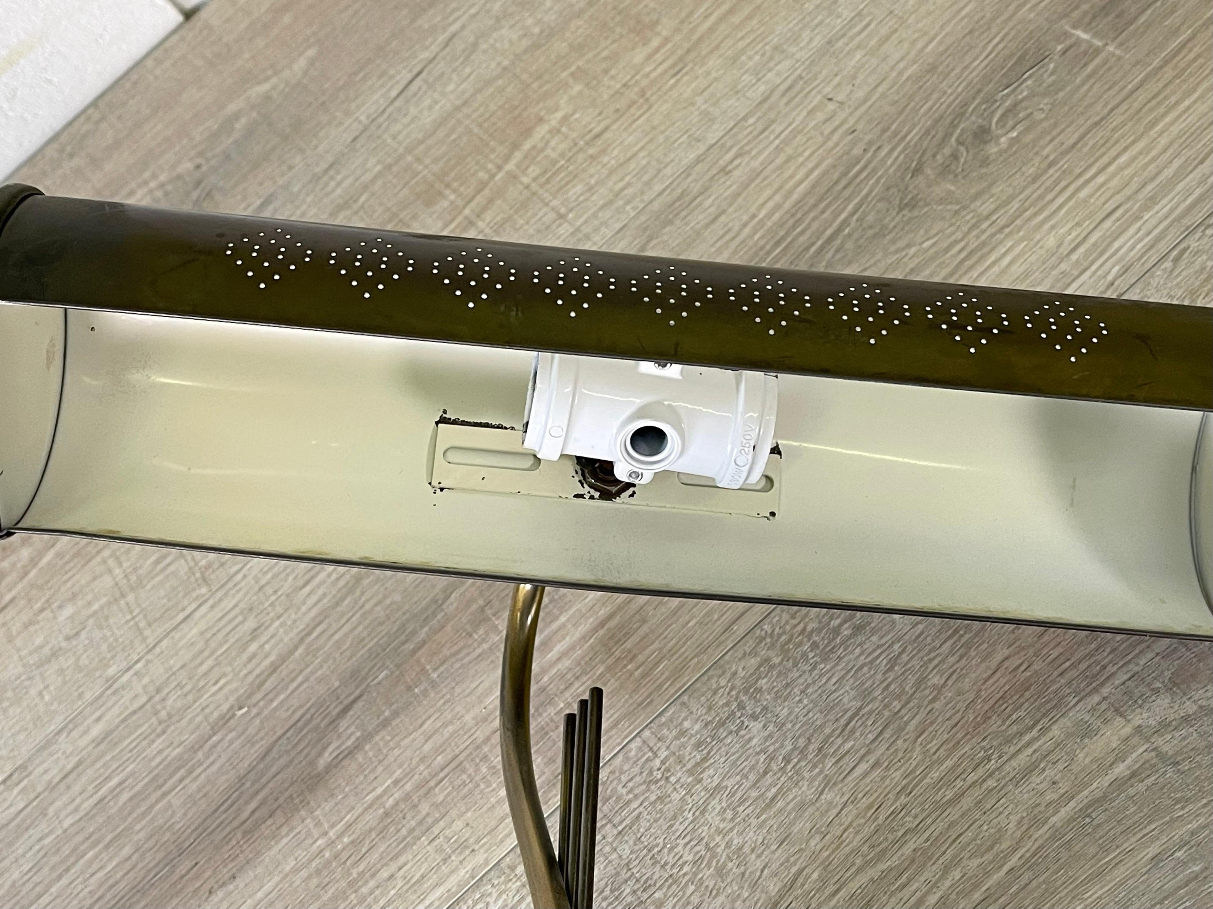 Schreibtischlampe mit Noten aus Messing aus den 1960er Jahren 3