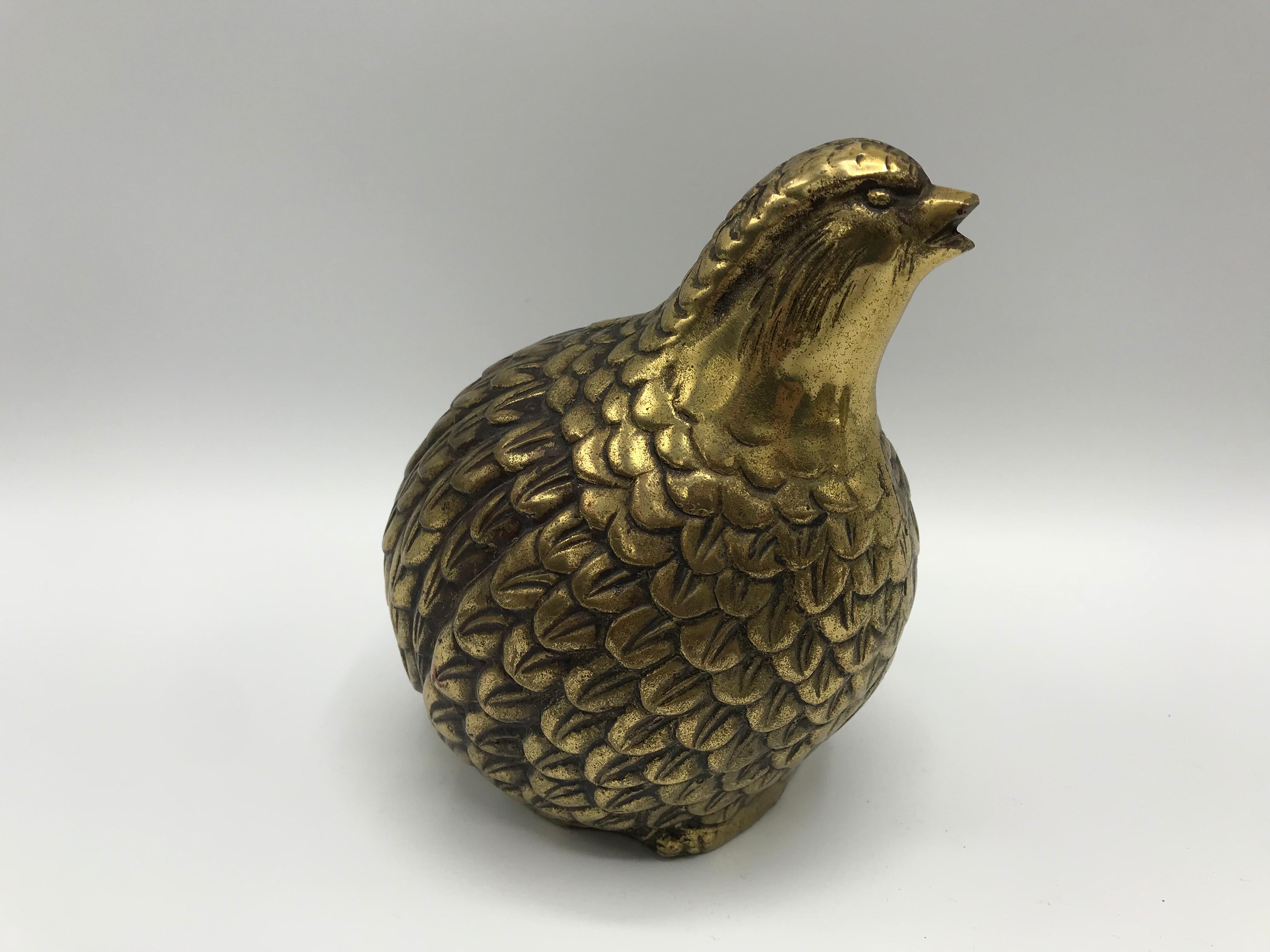 Offered is a beautiful, set of four, 1960s brass quail bird sculptures. Hallowed, but heavy-weighing nearly 5lbs for the set. Varying heights.

Measures from tallest to shortest:
5.75 in H x 5 in W x 4.25 in D
4.25 in H x 5 in W x 3.75 in D
4