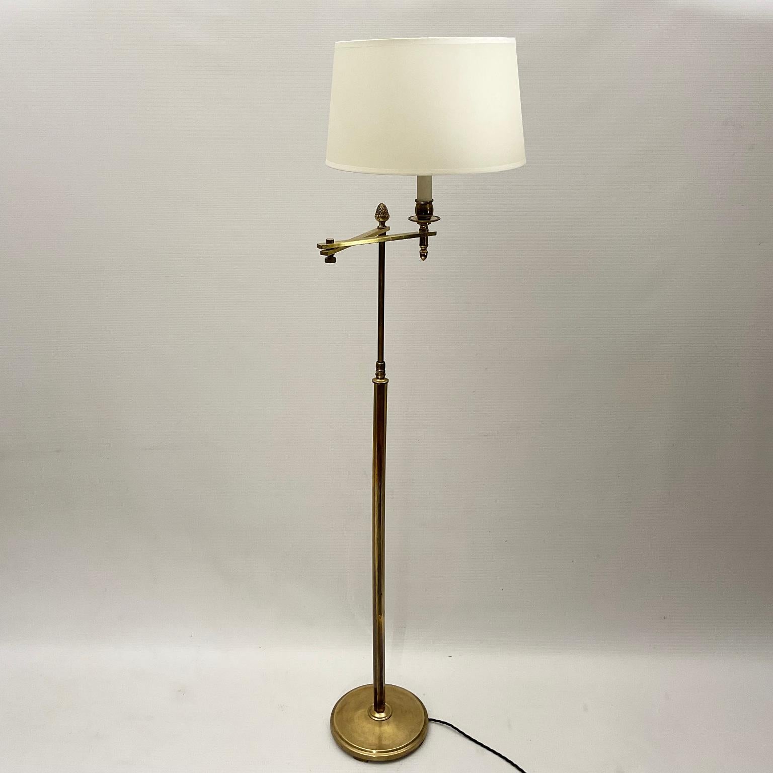 Lampadaire de lecture en laiton des années 1960 ou 