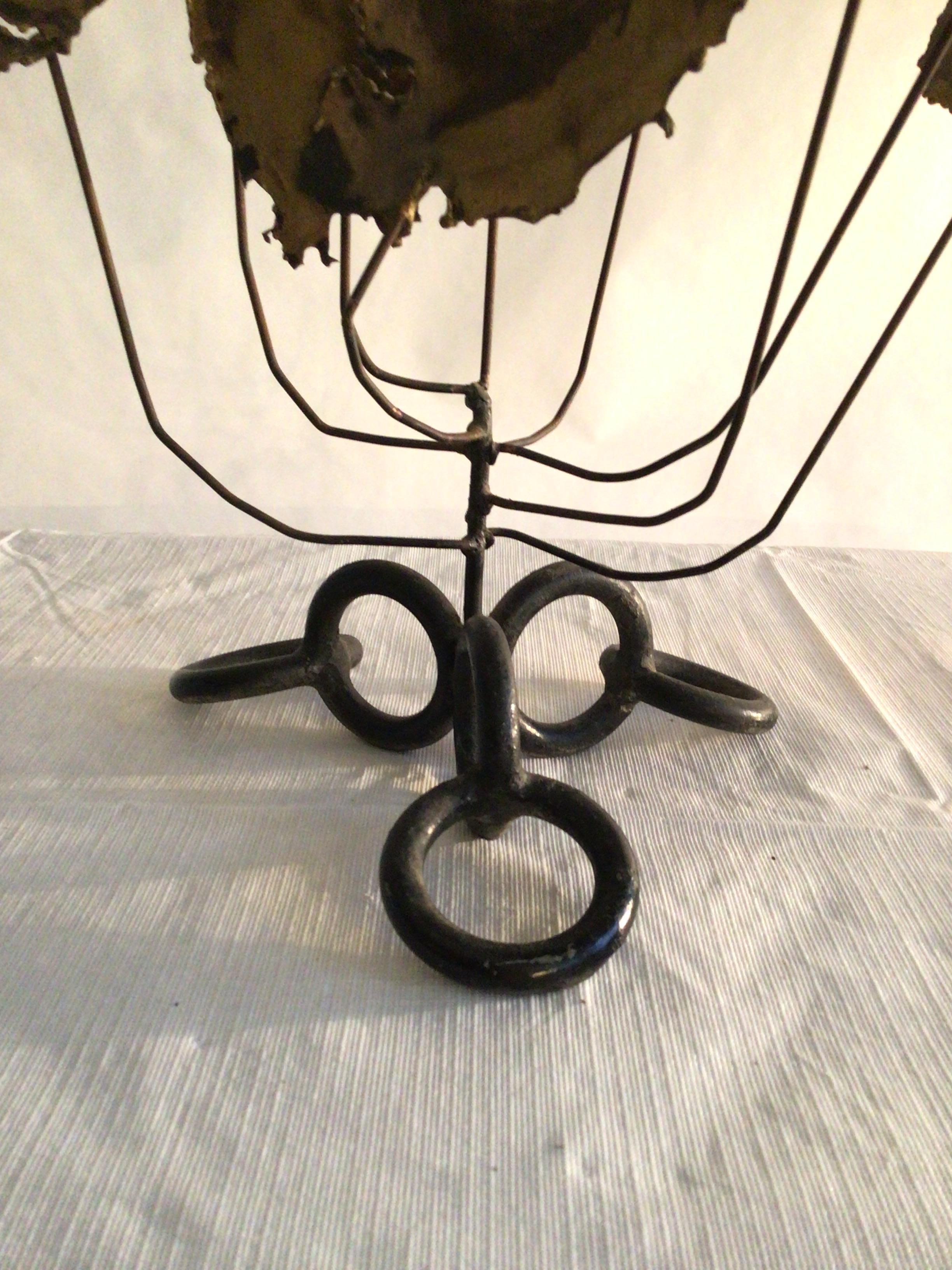 Ottone Scultura in ottone degli anni '60 su base in ferro A Link in vendita