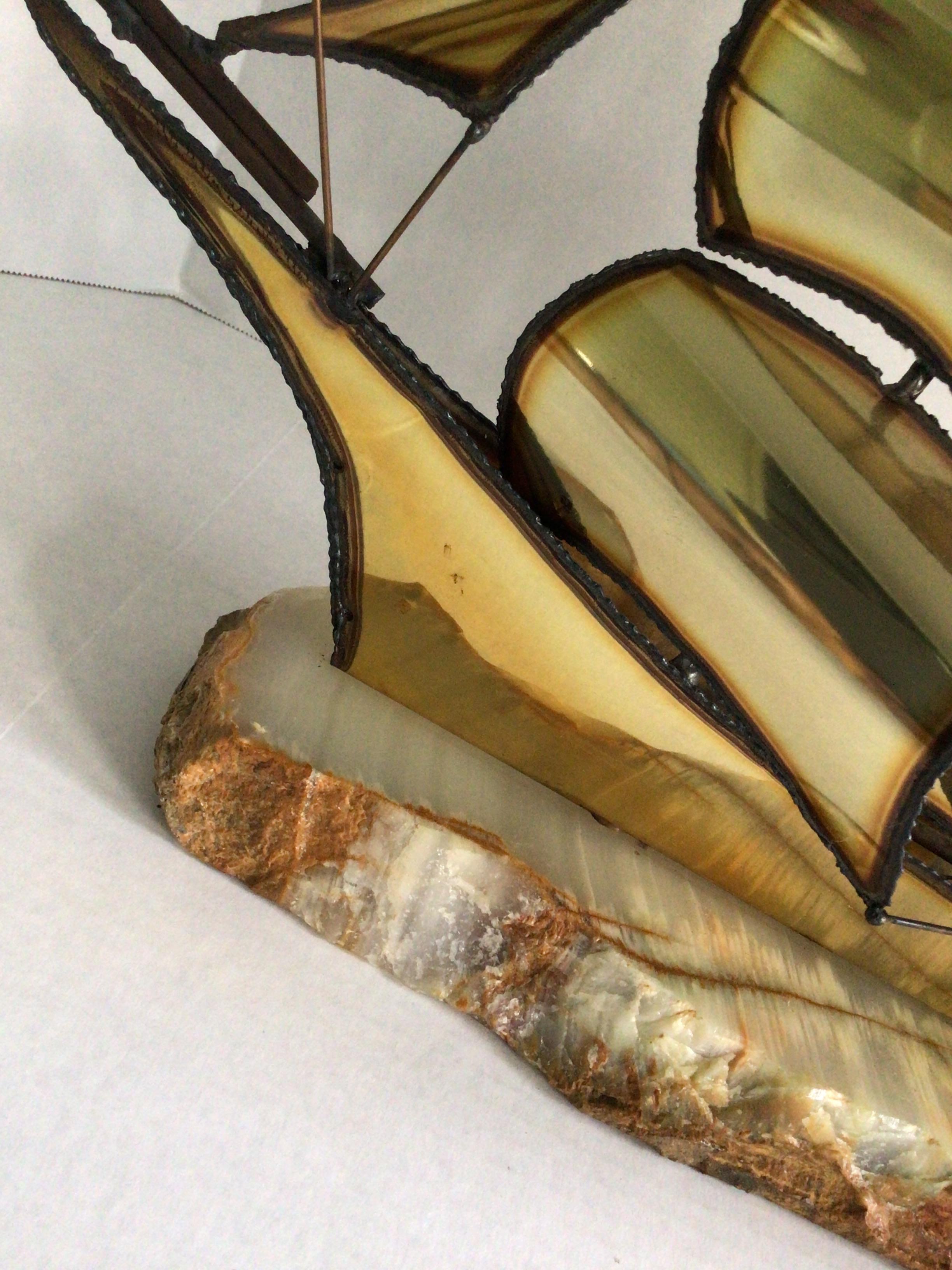 Scultura di nave in ottone del 1960 su base di pietra d'onice in vendita 1