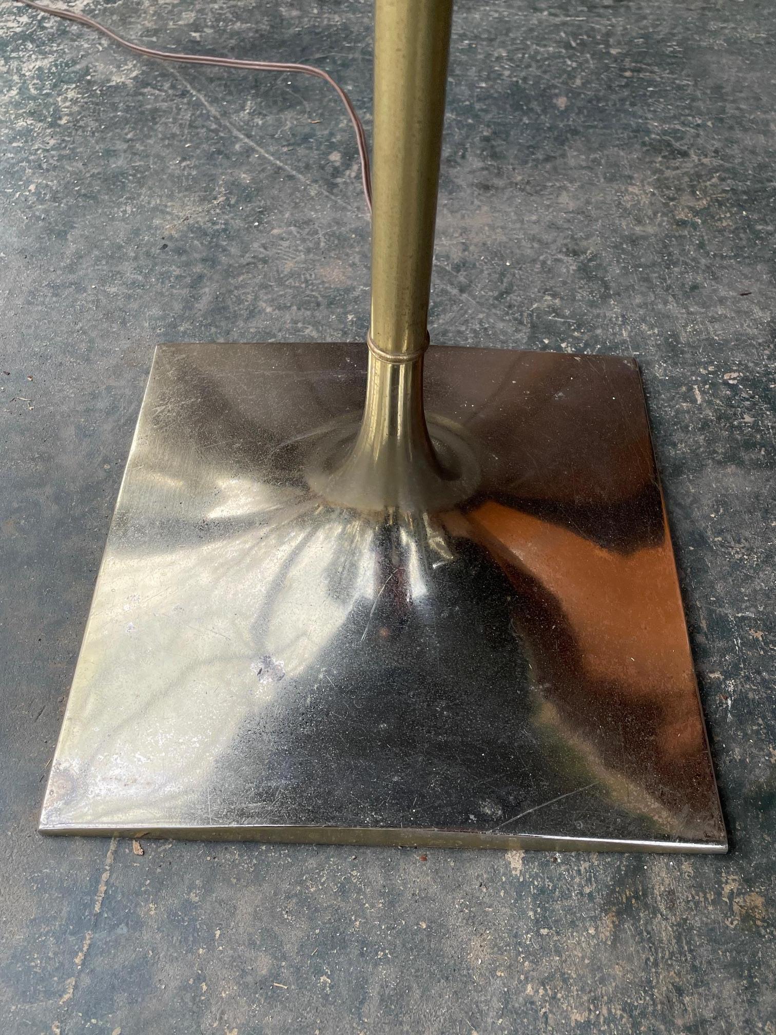 Américain Lampadaire Laurel des années 1960 avec table d'appoint en ardoise vintage du milieu du siècle dernier en vente