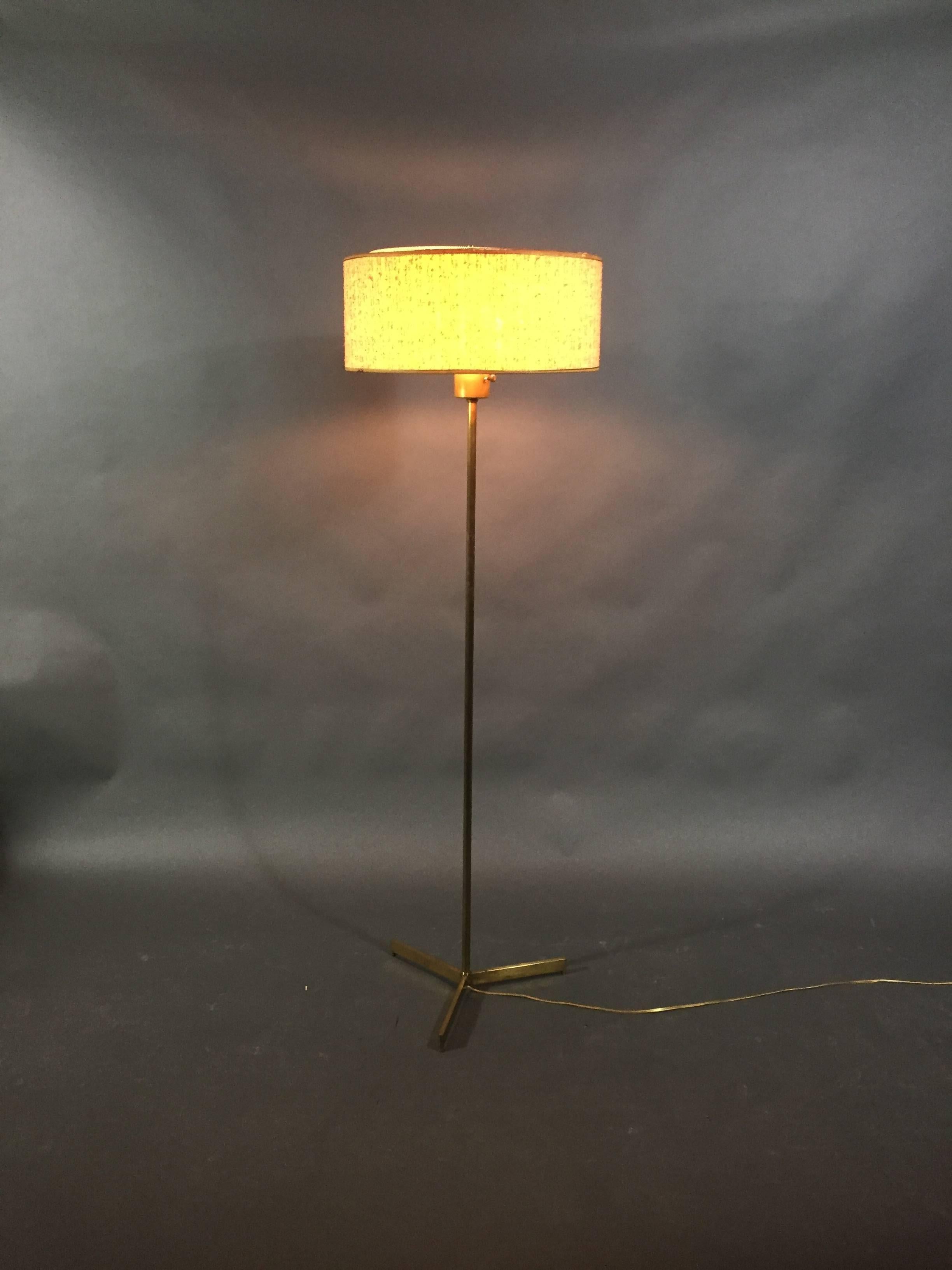 1960s Brass Tripod Floor Lamp, Original Boucle Shade, USA For Sale 3