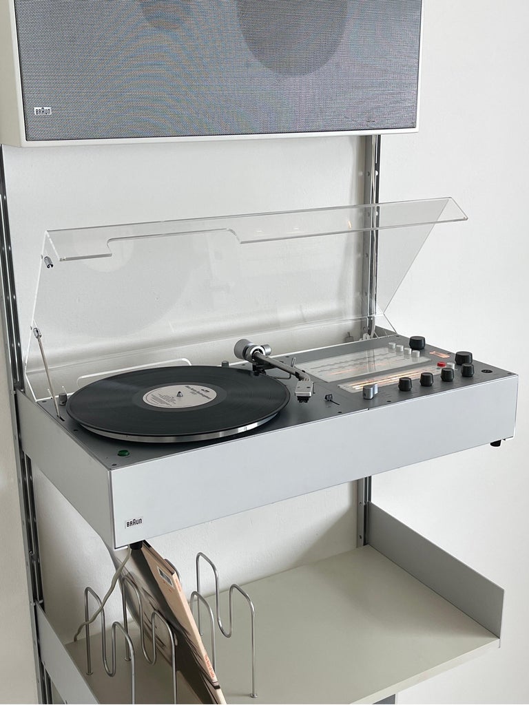 Sistema audio a parete Braun Audio progettato da Dieter Rams