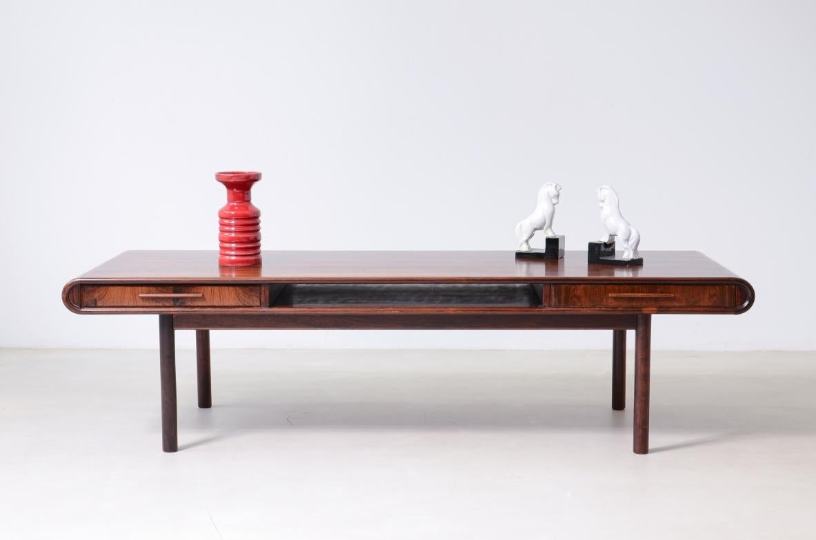 mesa baja de diseño brasileño de los años 60 con dos tableros Moderno de mediados de siglo en venta