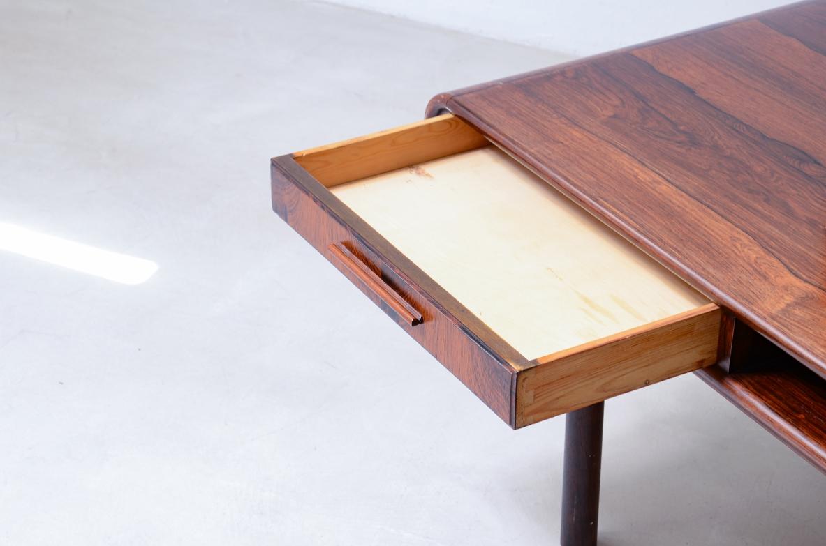 mesa baja de diseño brasileño de los años 60 con dos tableros en Excelente estado para la venta en Milano, IT