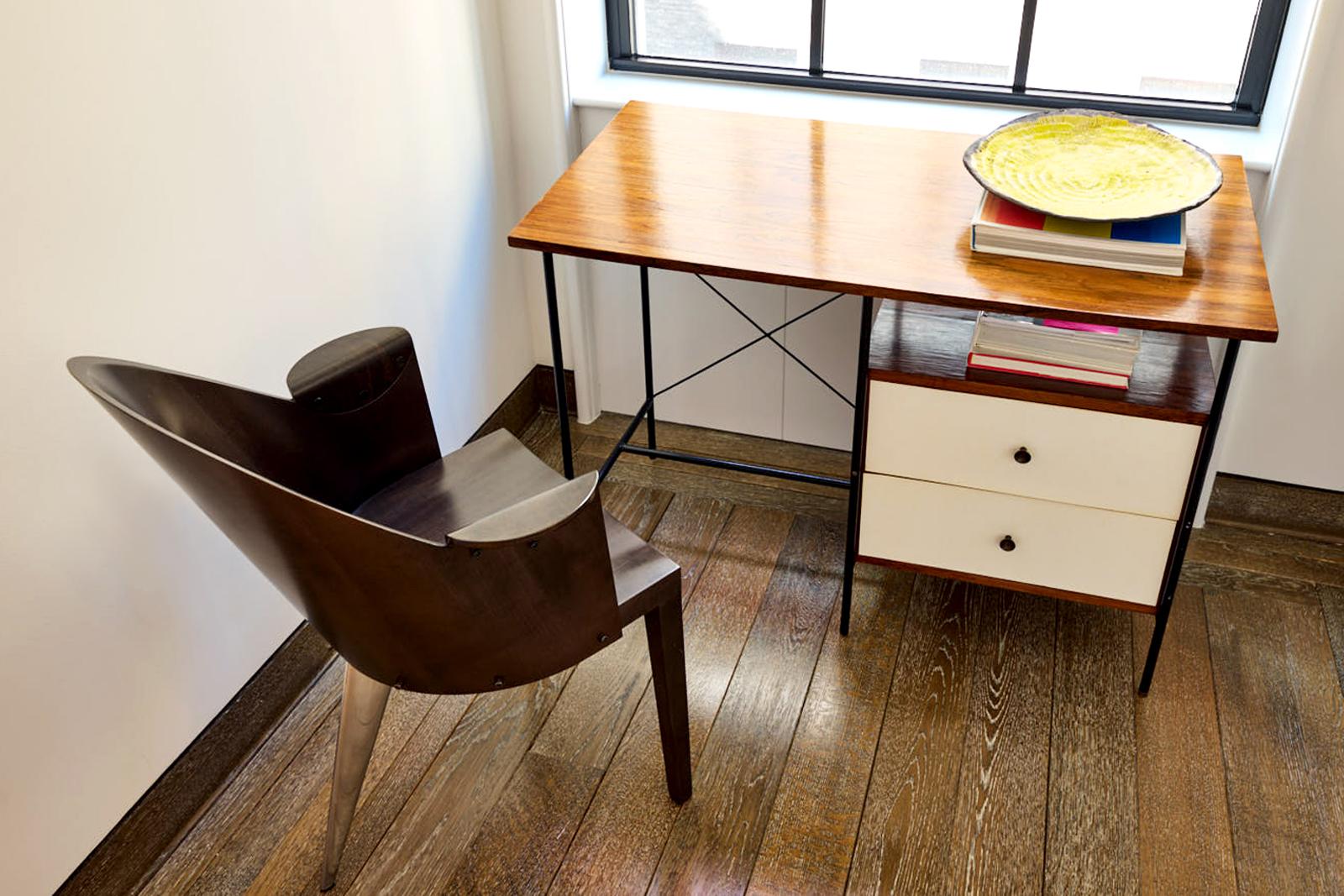 Painted 1960's Brazilian Desk Model « 1015 » by Geraldo de Barros Manufactured by Unilab For Sale