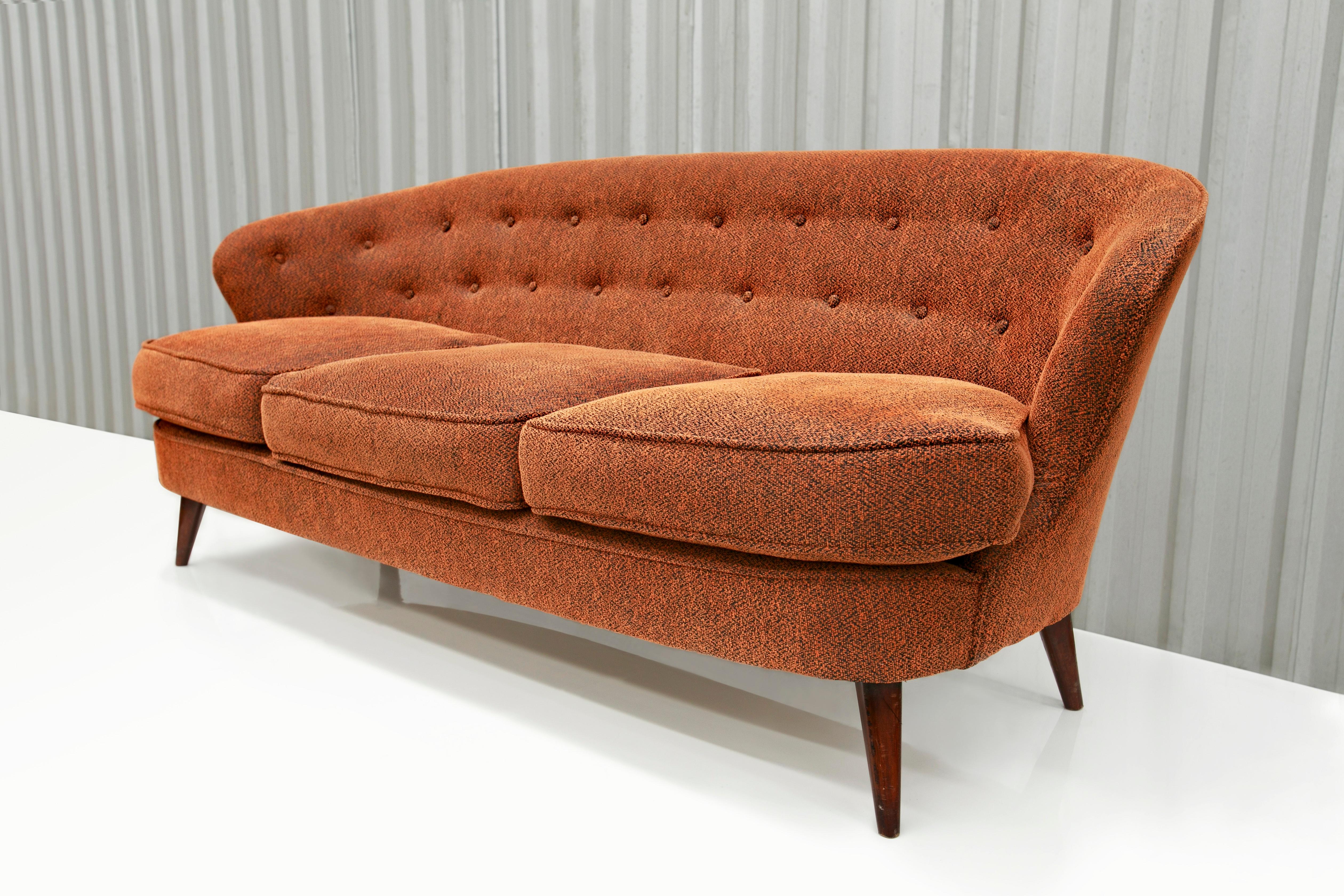 Available right now, this beautiful Brazilian modern sofa, designed by Joaquim Tenreiro in the sixties, is absolutely stunning. The model is called “Concha,” which translates to “shell” in Portuguese. The sofa features a hardwood structure,