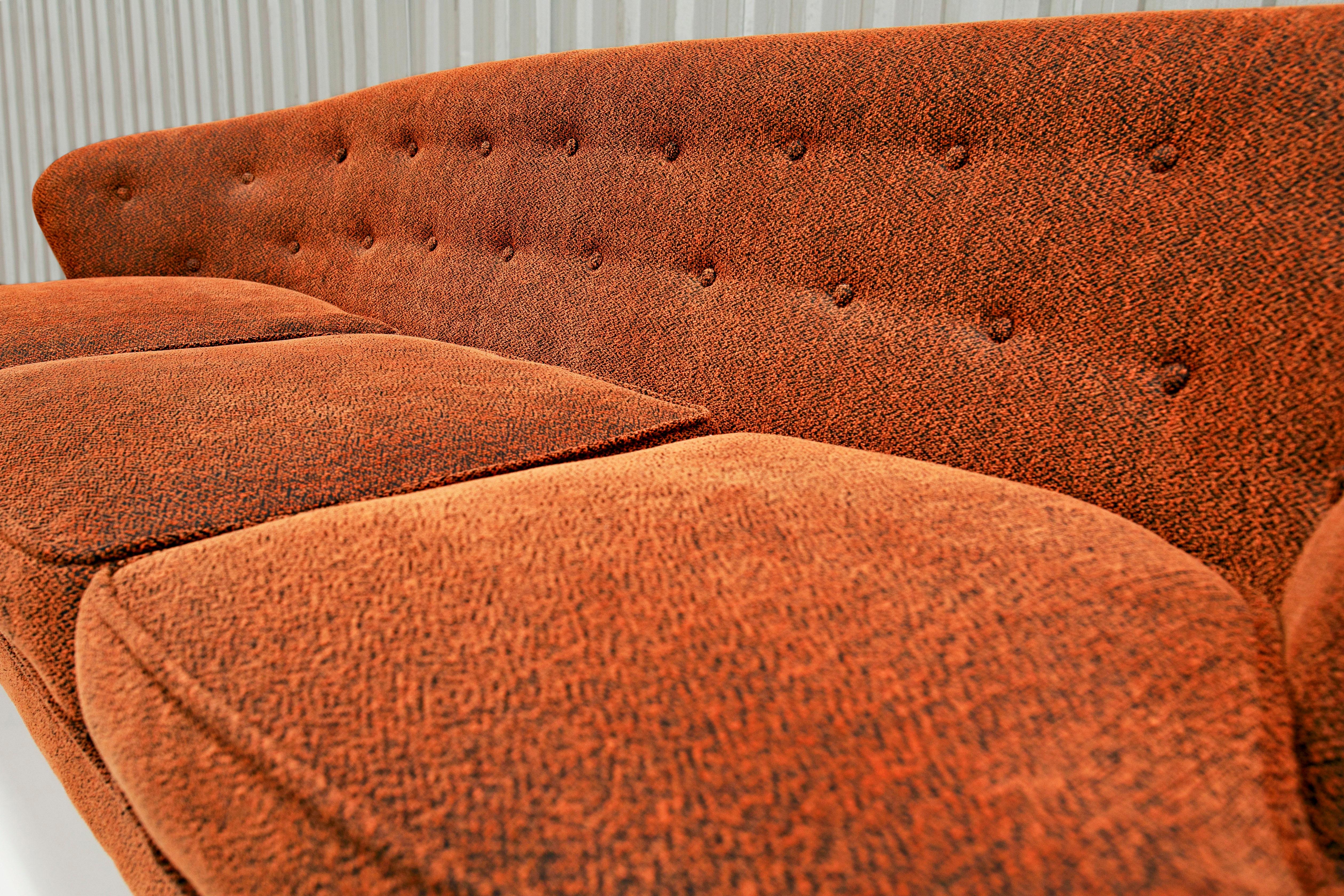 Brasilianisches modernes Sofa-Koncha aus Hartholz und Stoff aus den 1960er Jahren von Joaquim Tenreiro im Zustand „Gut“ im Angebot in New York, NY