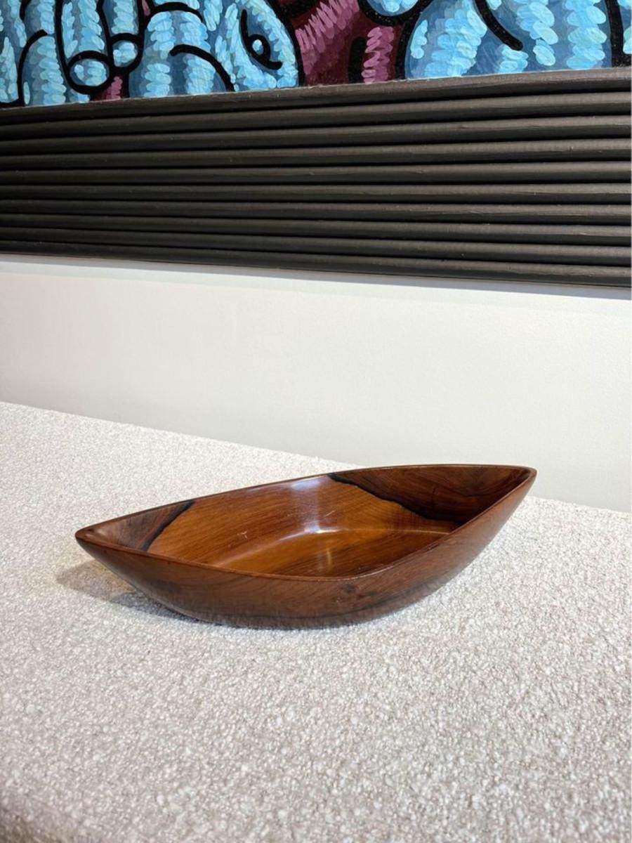 Introducing a remarkable piece from the Jean Gillon's Wood Art collection: discover this elegant wood bowl, expertly fashioned from a single piece of Rosewood with meticulous attention to detail and undeniable flair, this piece radiates timeless