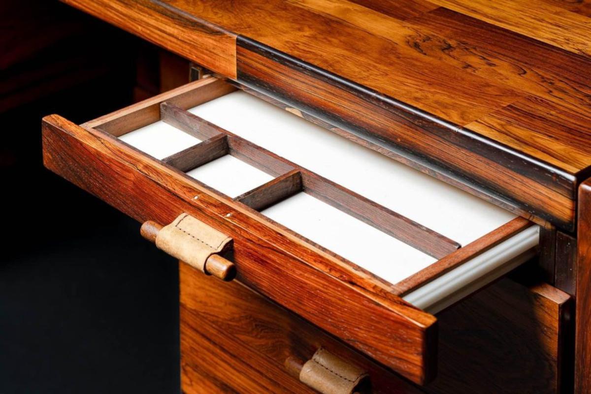 1960's Brazilian Rosewood Desk by Jorge Zalszupin for L'atelier For Sale 3
